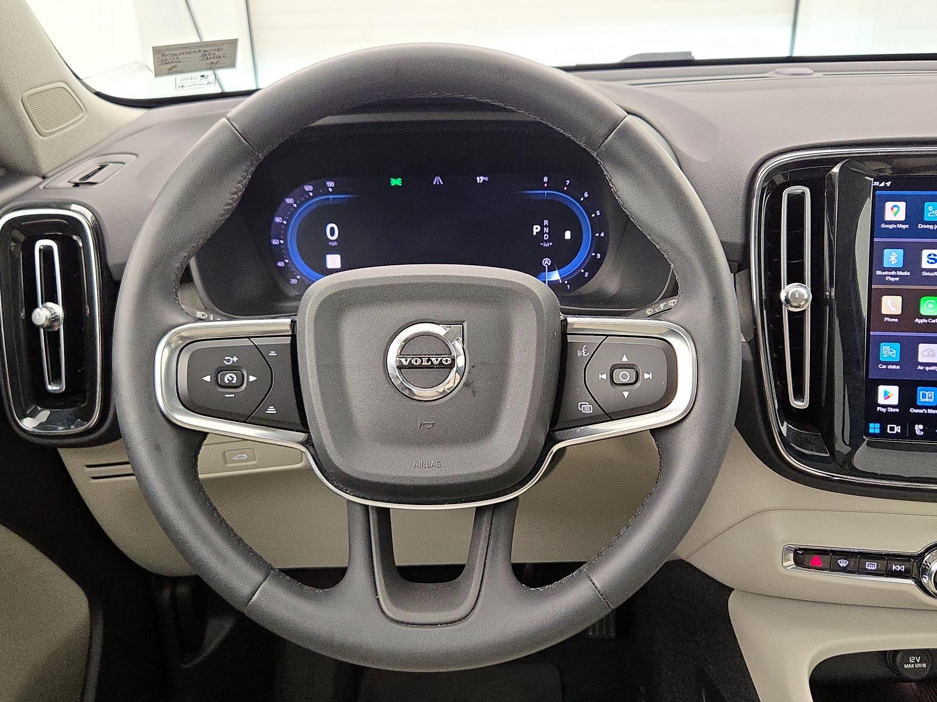 Thumbnail: 2024 Volvo XC40 - 10