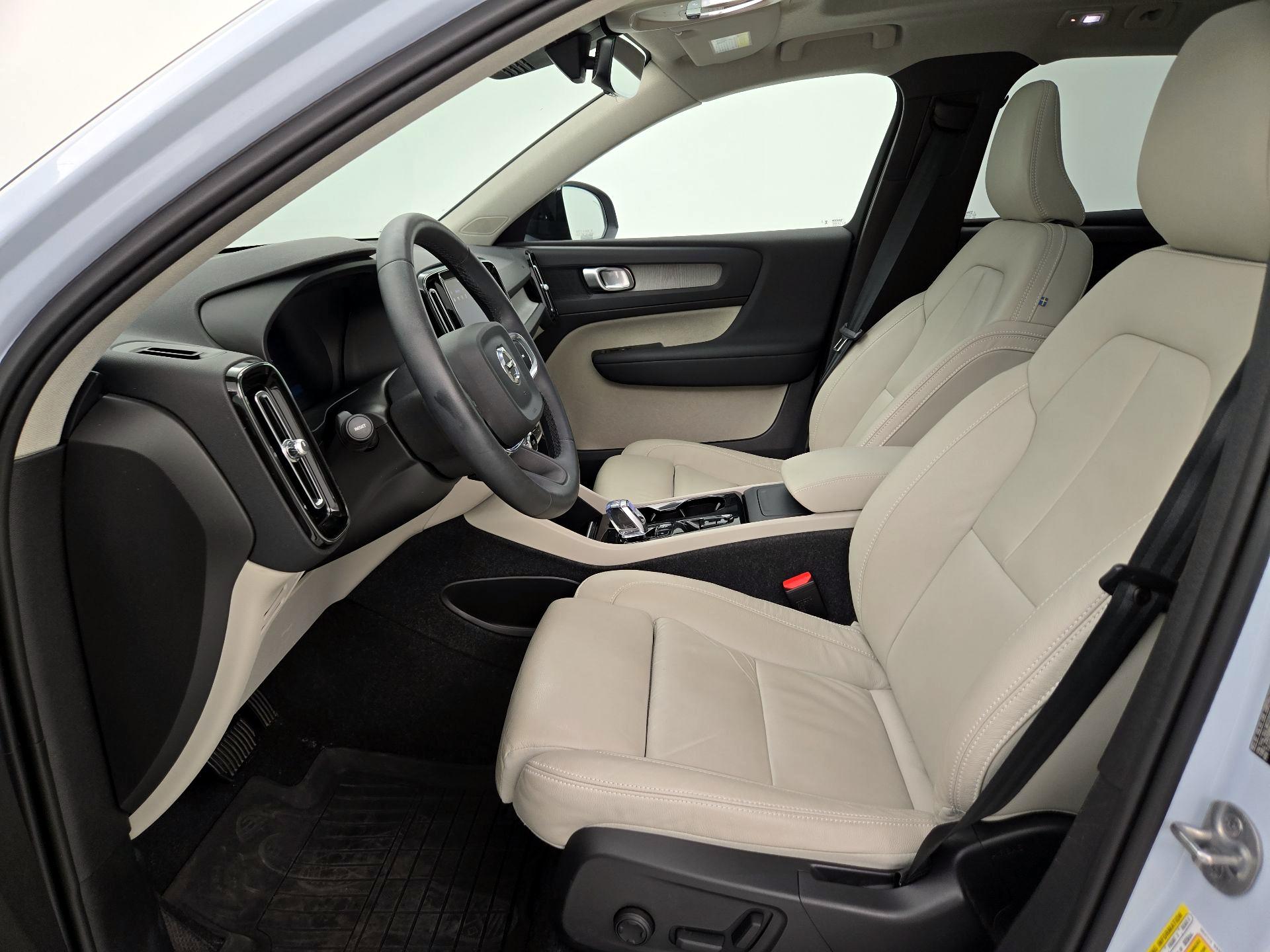 Thumbnail: 2024 Volvo XC40 - 11