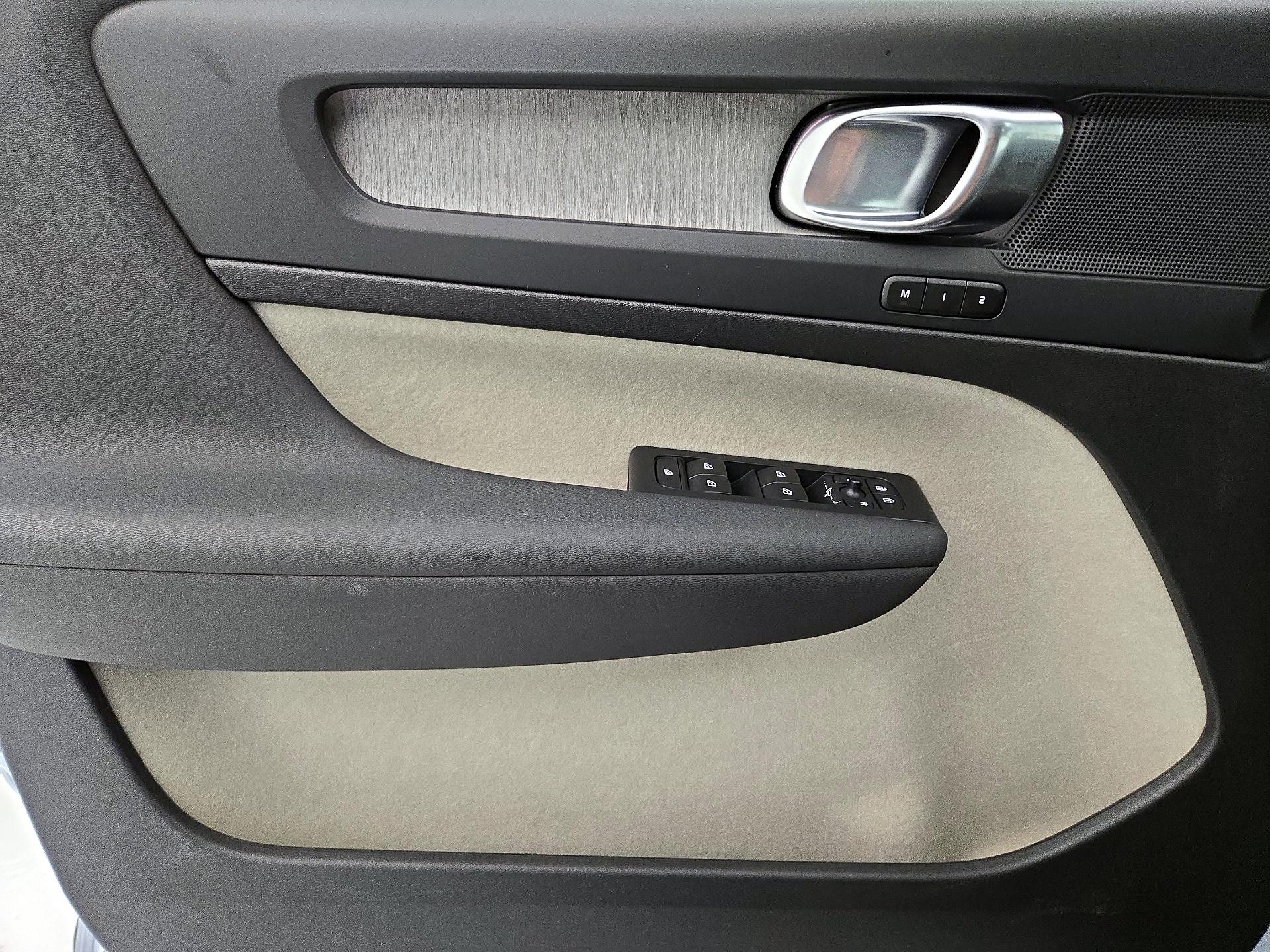 Thumbnail: 2024 Volvo XC40 - 12