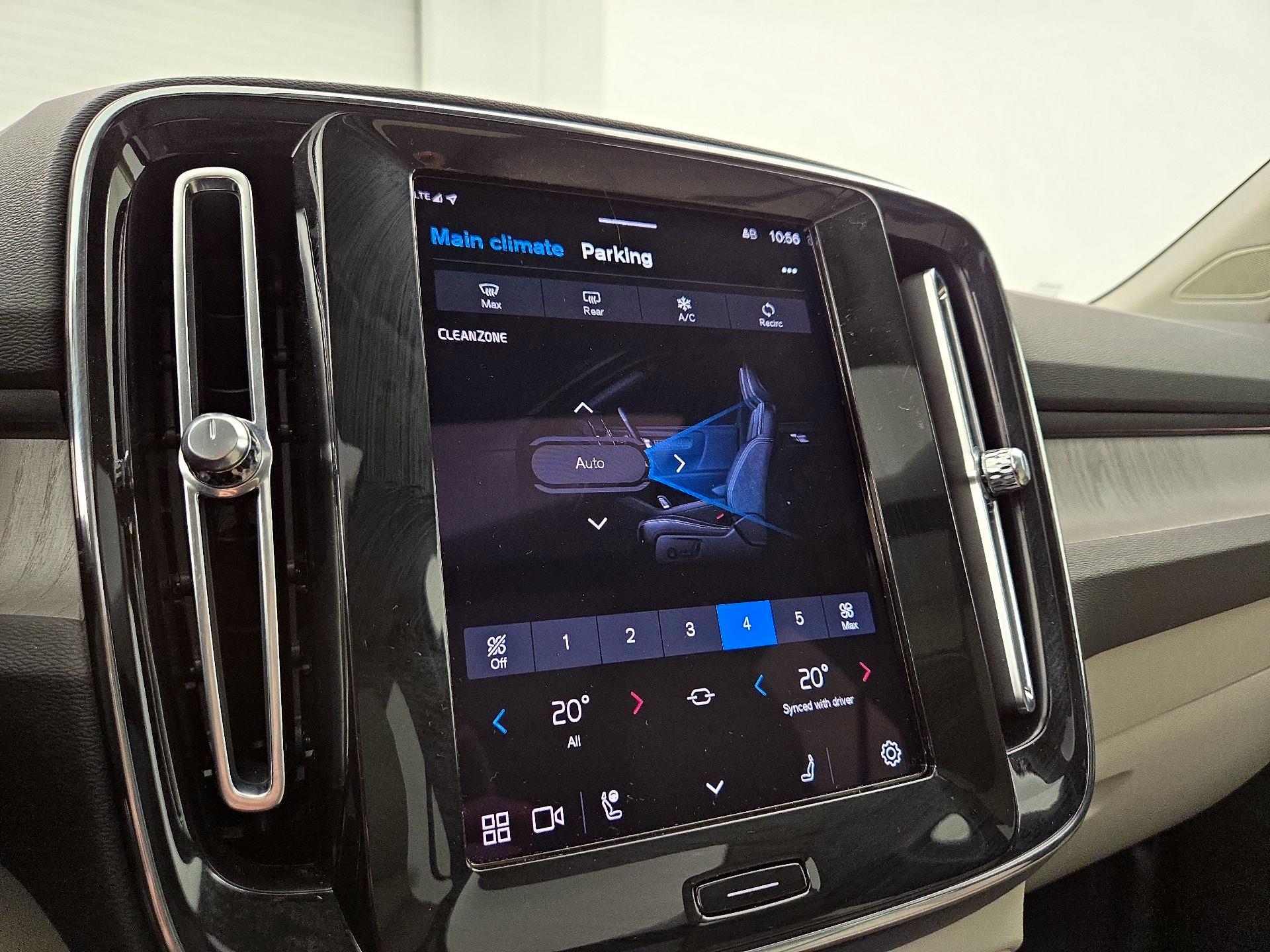 Thumbnail: 2024 Volvo XC40 - 17