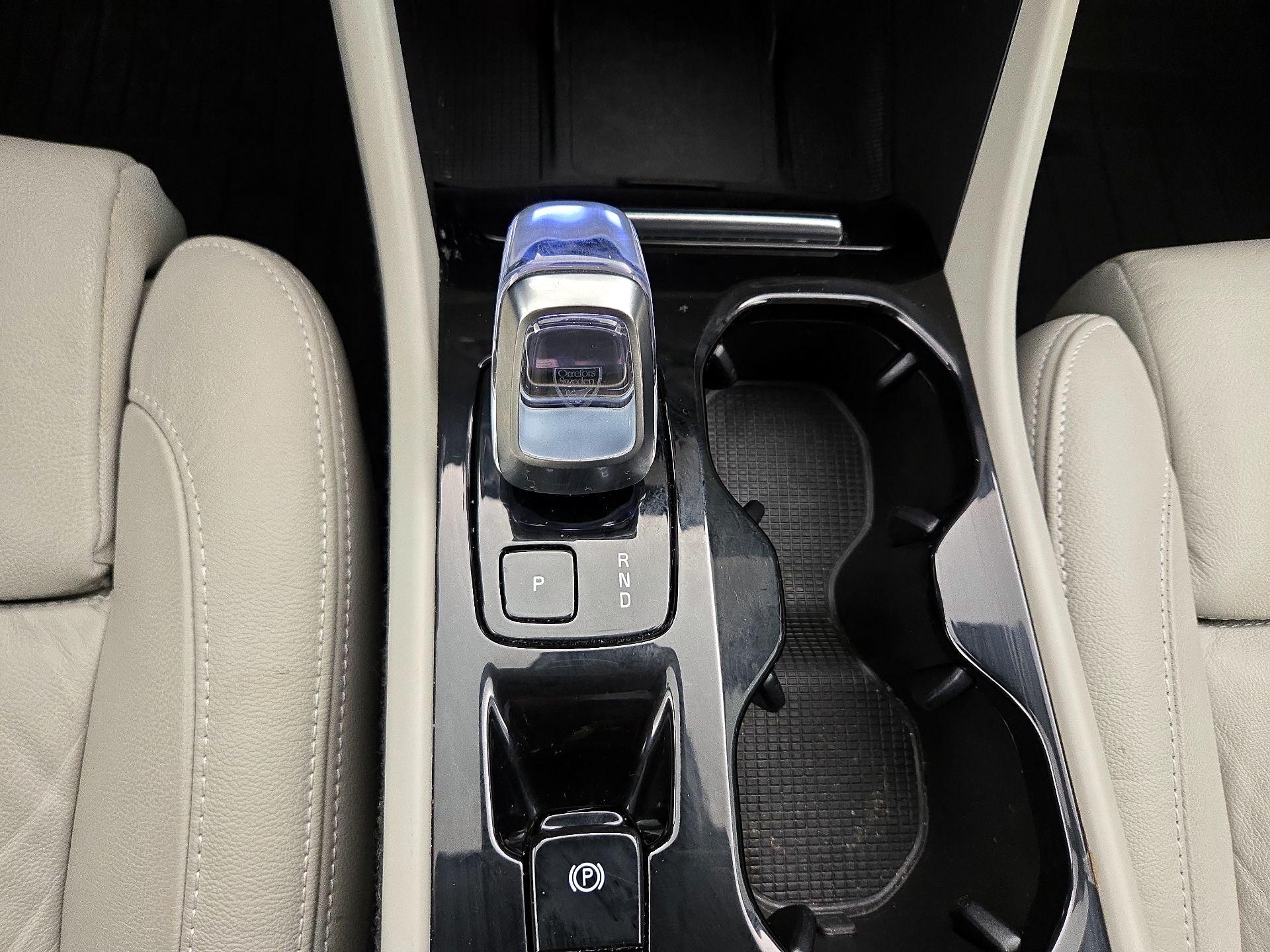 Thumbnail: 2024 Volvo XC40 - 18