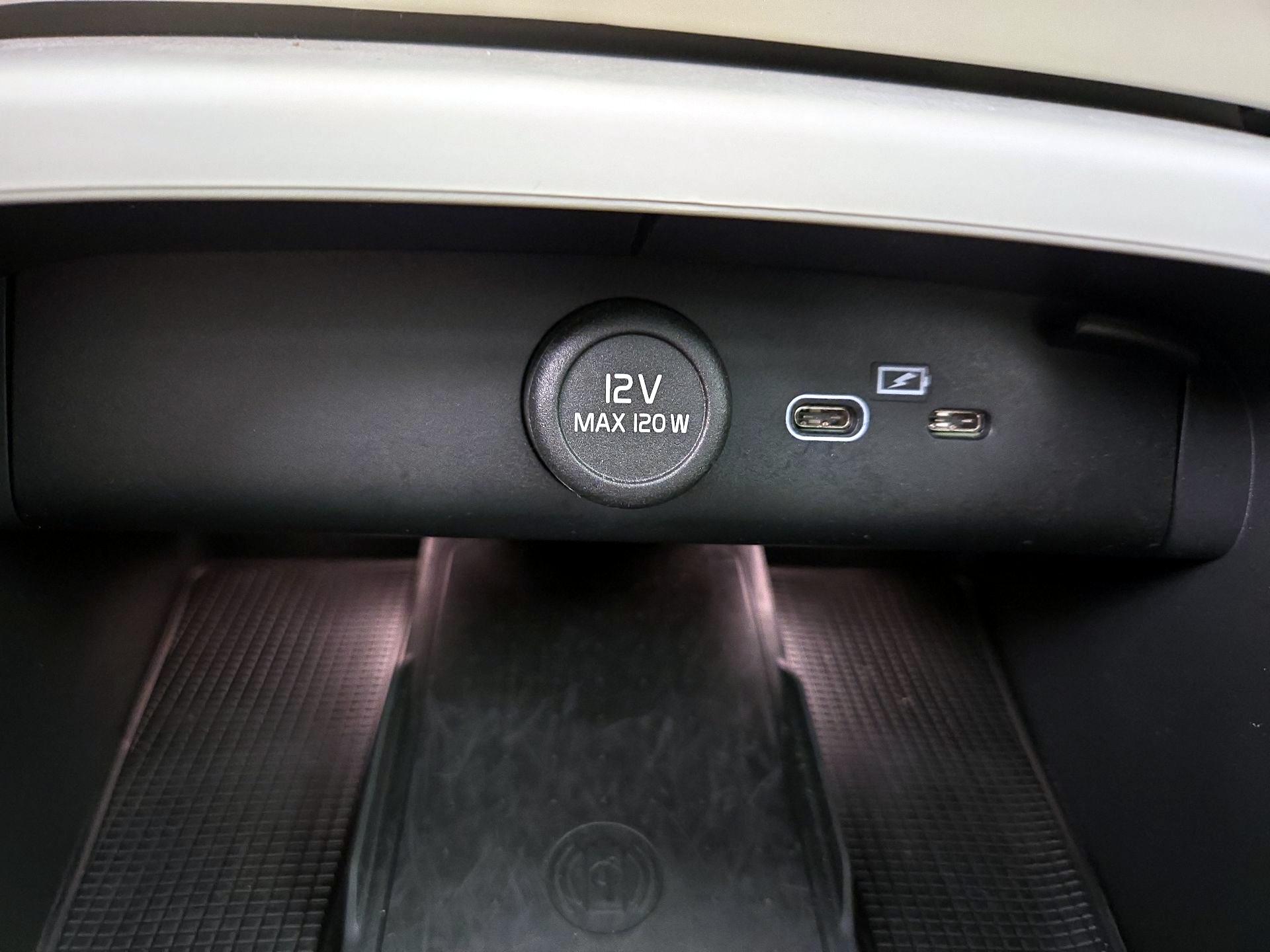 Thumbnail: 2024 Volvo XC40 - 19