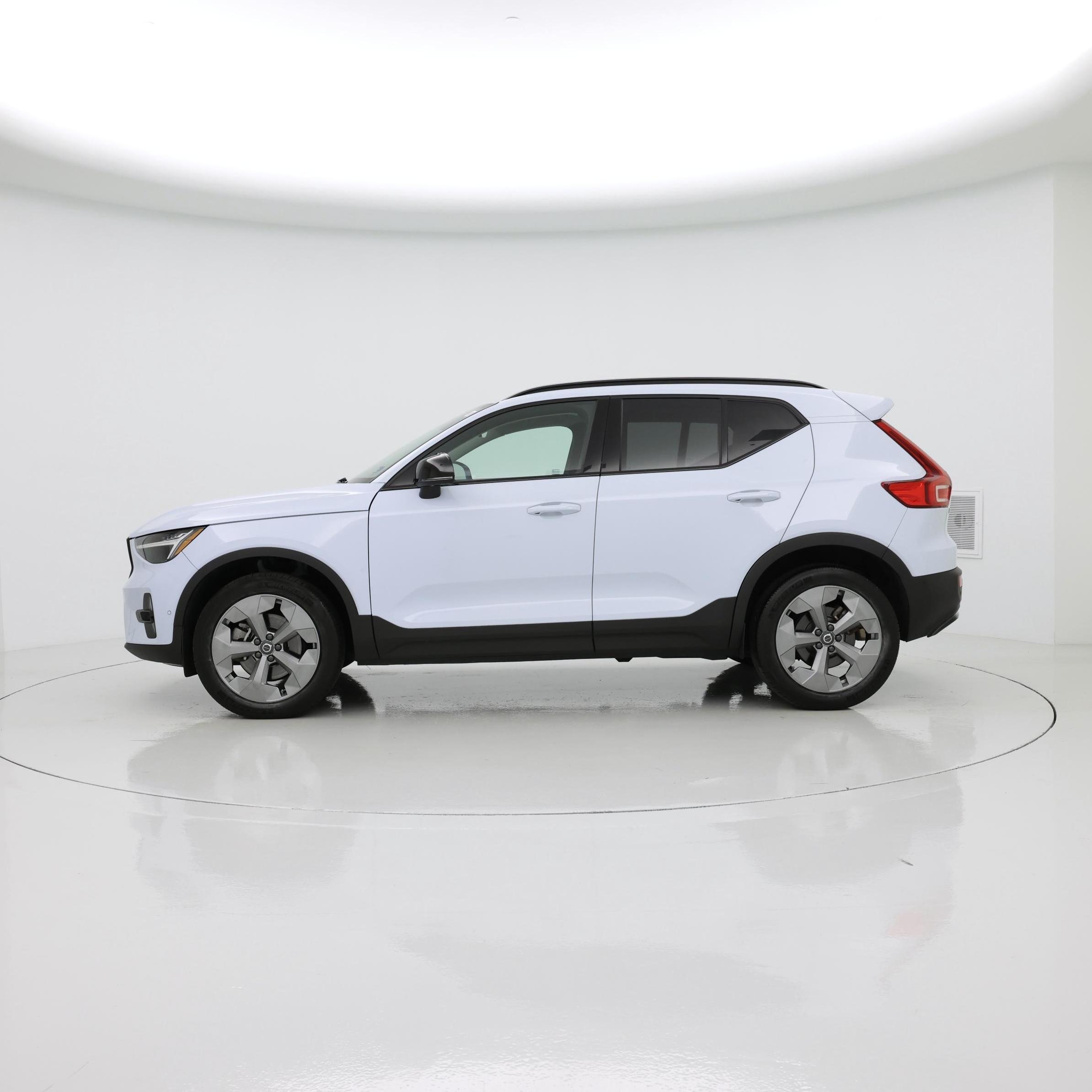 Thumbnail: 2024 Volvo XC40 - 3