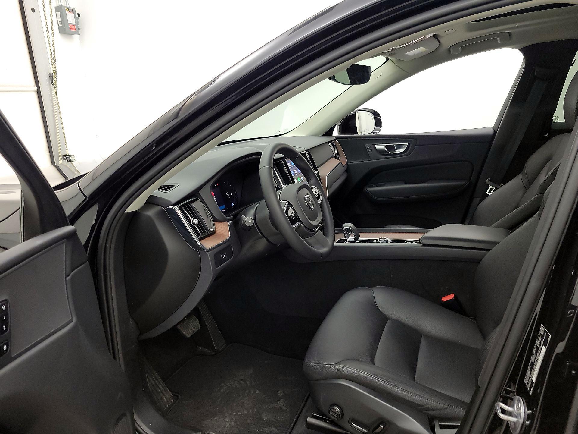 Thumbnail: 2023 Volvo XC60 - 11