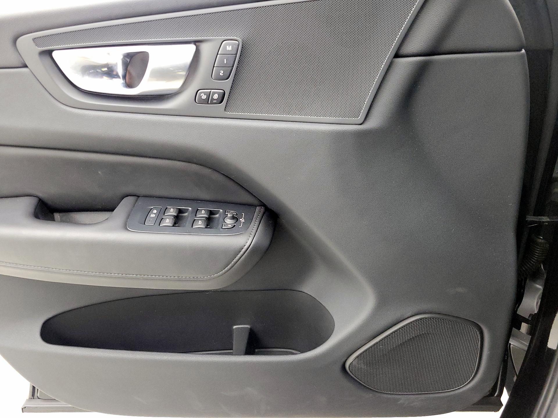 Thumbnail: 2023 Volvo XC60 - 12