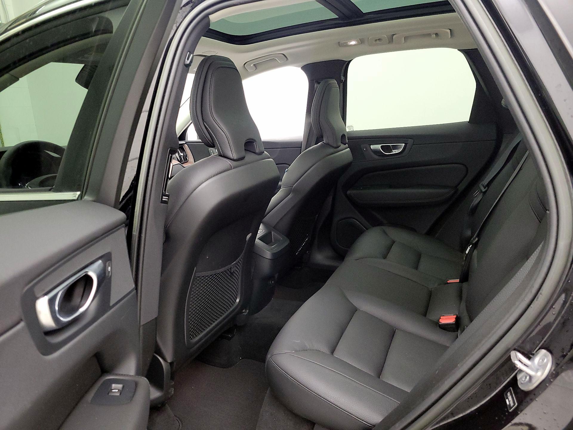 Thumbnail: 2023 Volvo XC60 - 19