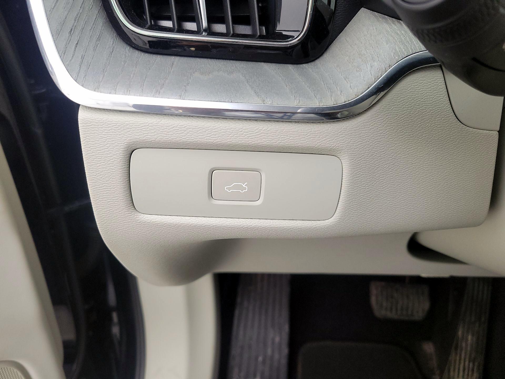 Thumbnail: 2023 Volvo XC60 - 13