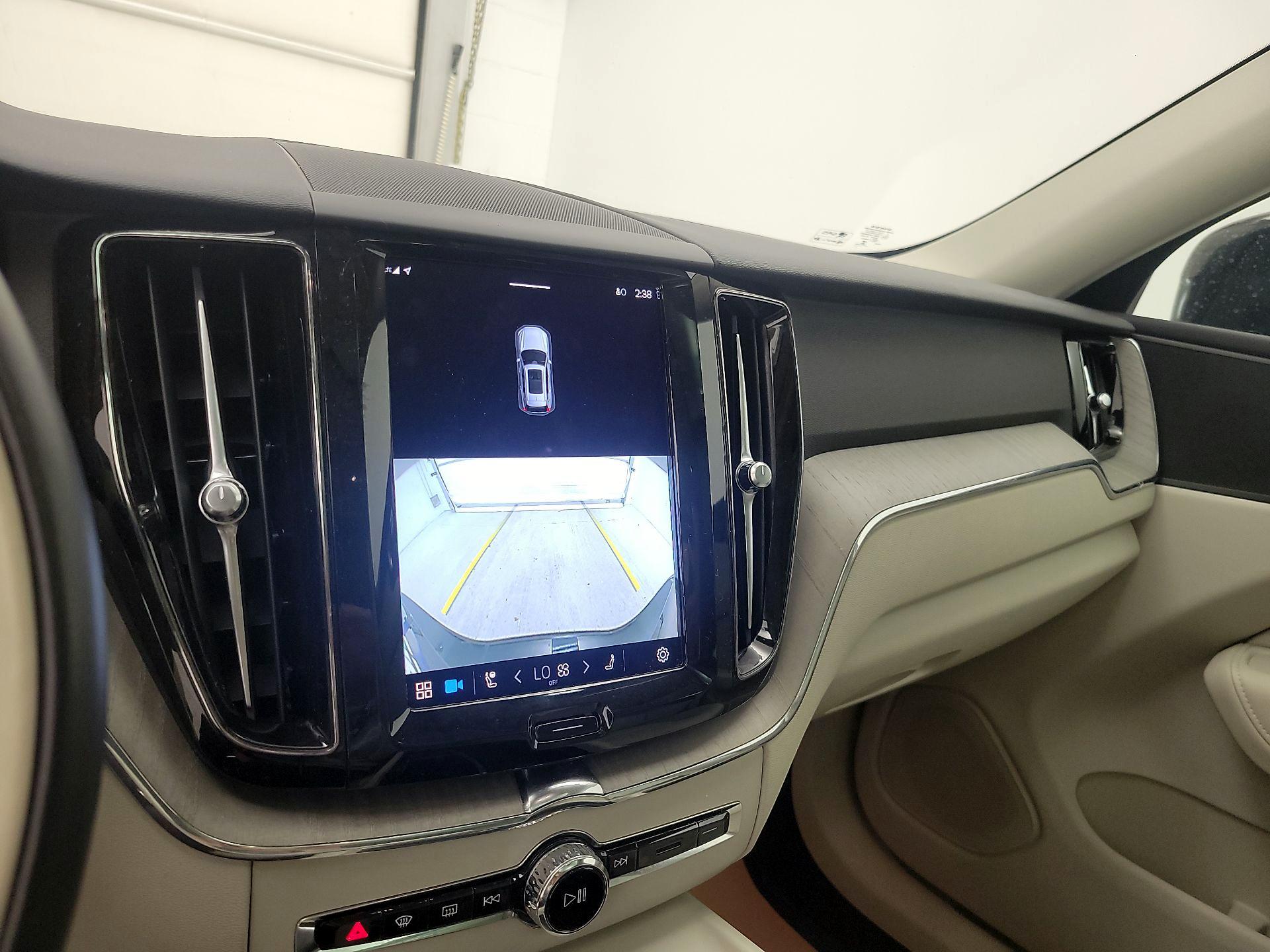 Thumbnail: 2023 Volvo XC60 - 15