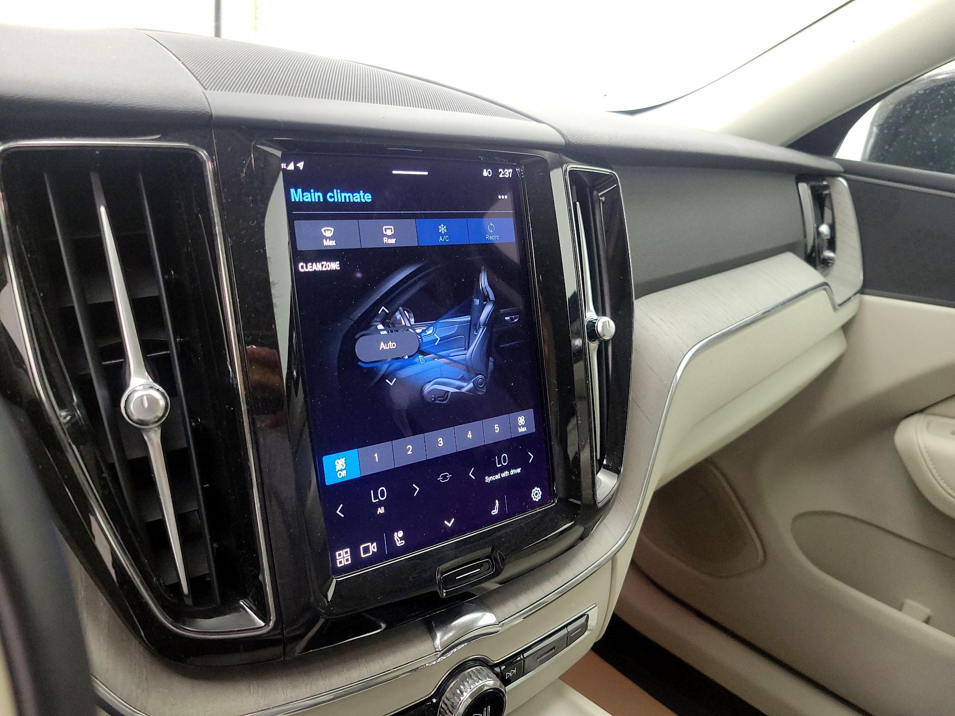 Thumbnail: 2023 Volvo XC60 - 17