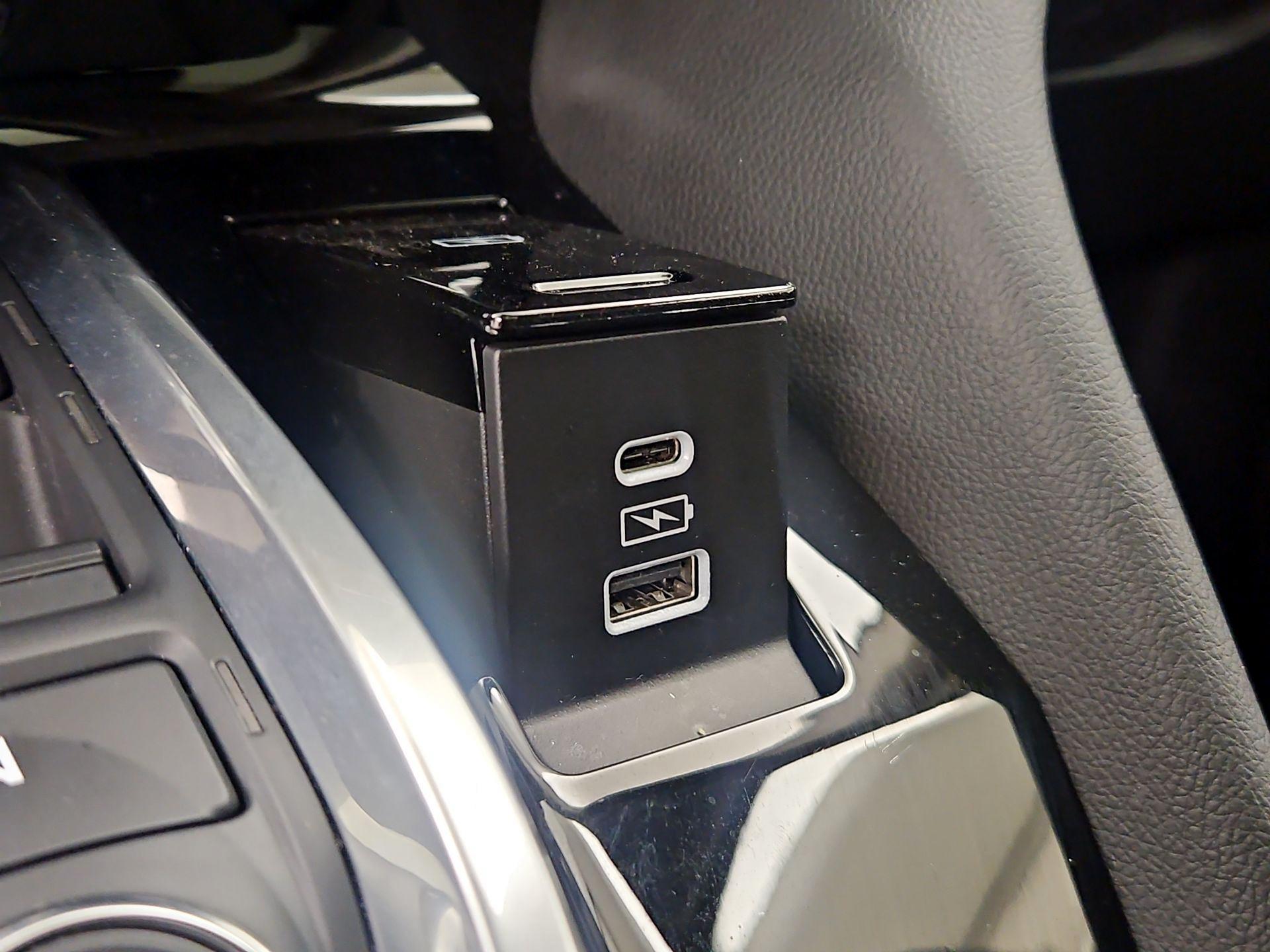 Thumbnail: 2023 Acura MDX - 18