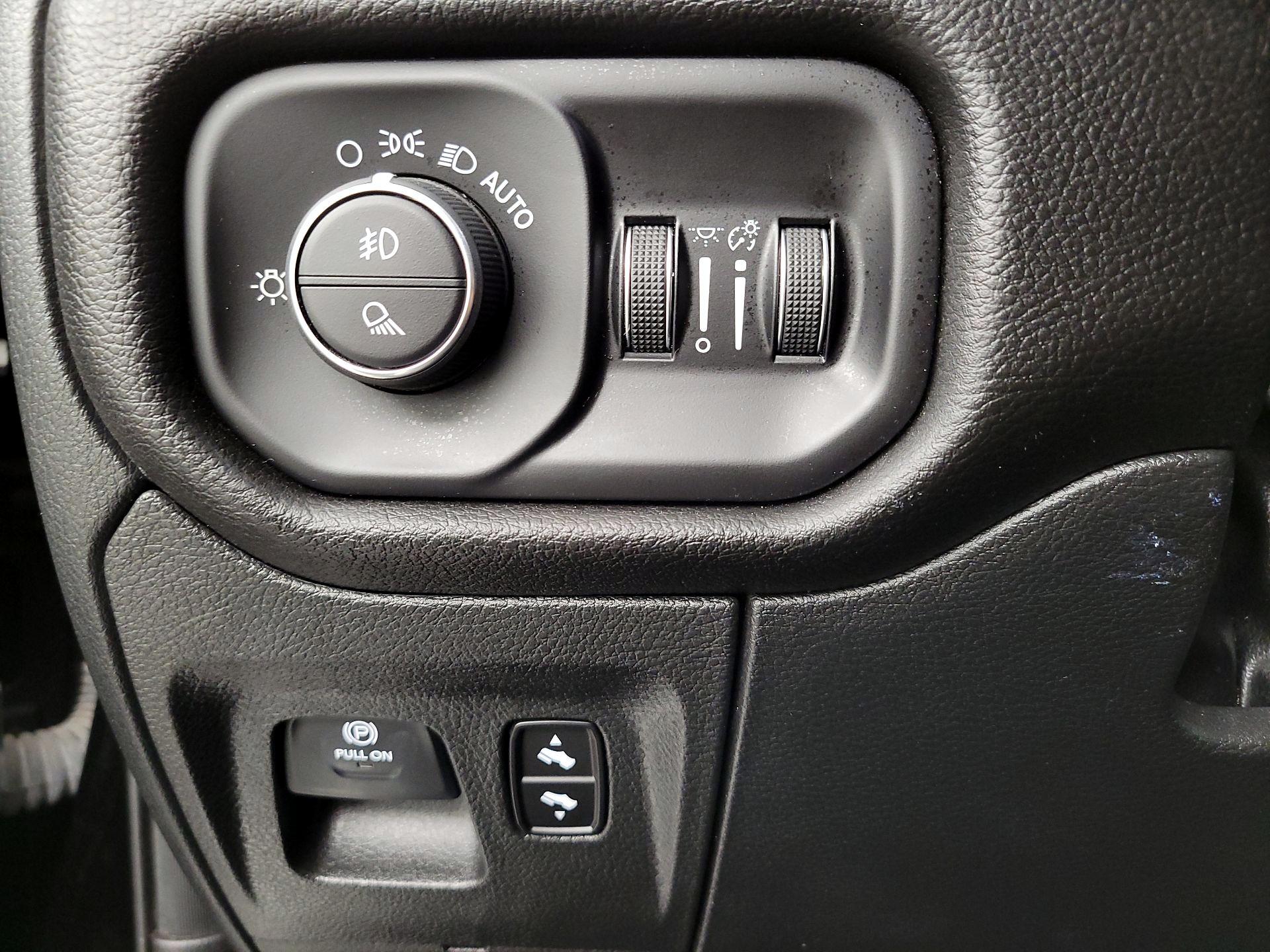 Thumbnail: 2025 RAM 1500 - 13