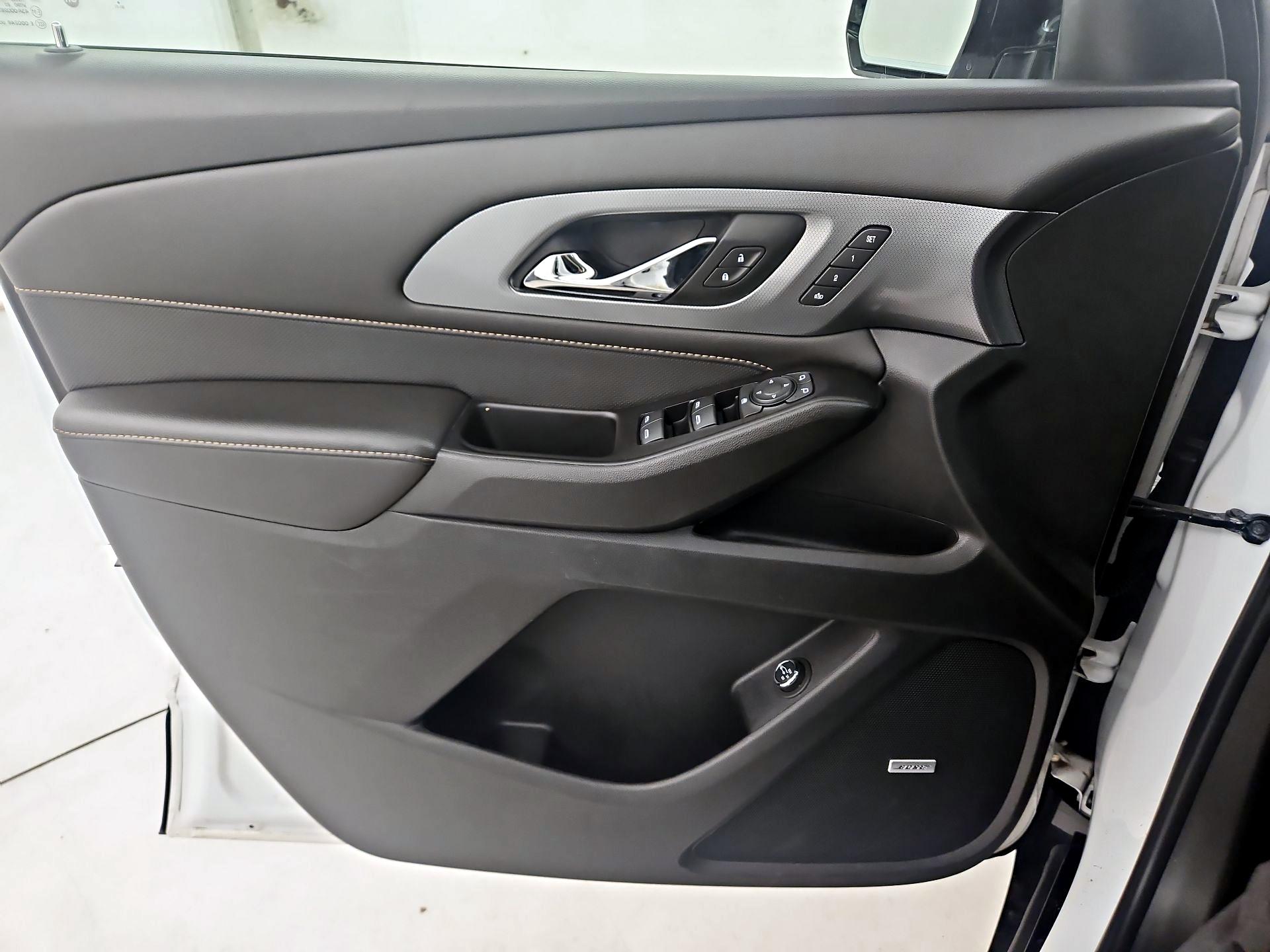 Thumbnail: 2020 Chevrolet Traverse - 12