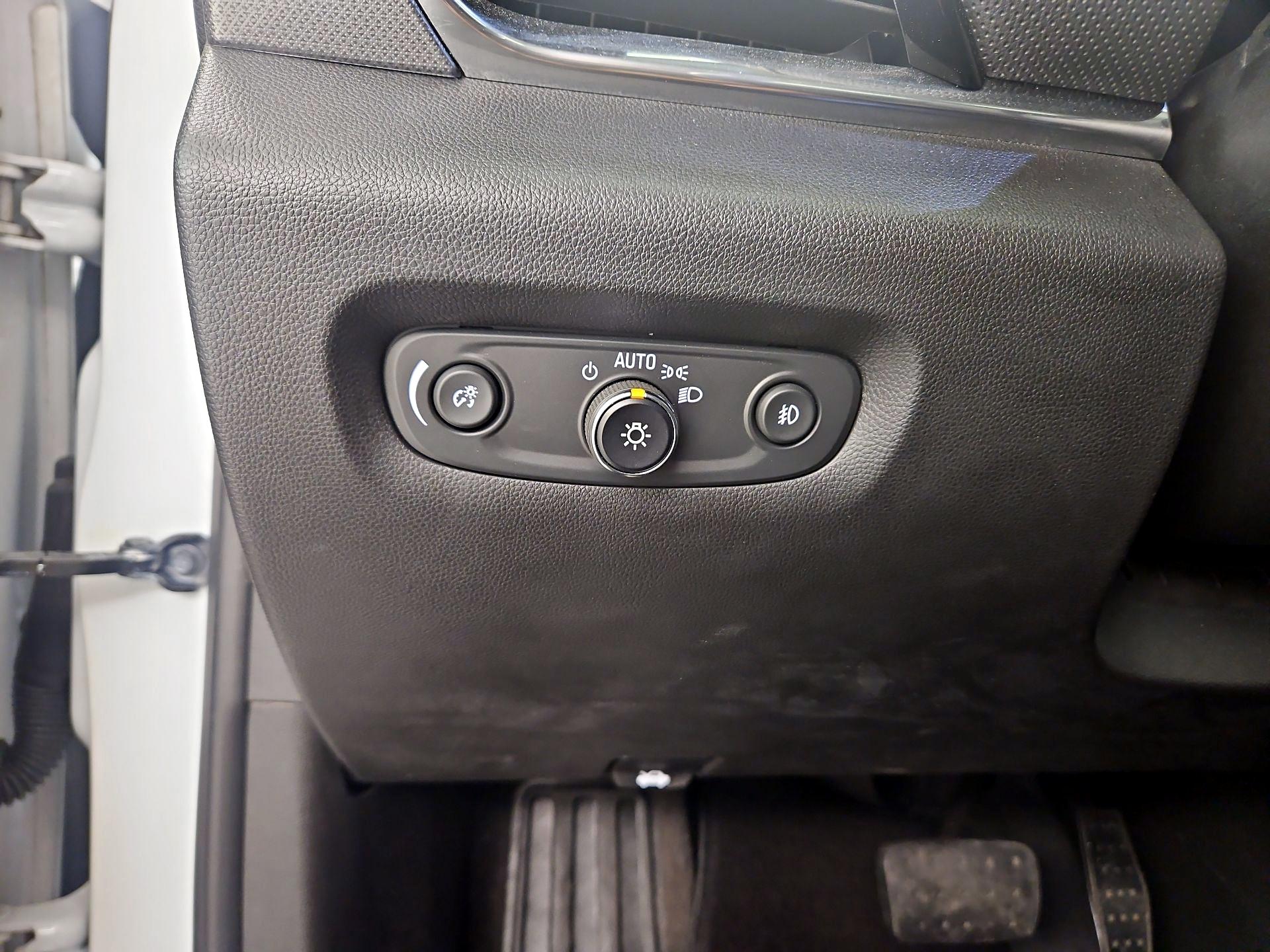 Thumbnail: 2020 Chevrolet Traverse - 13