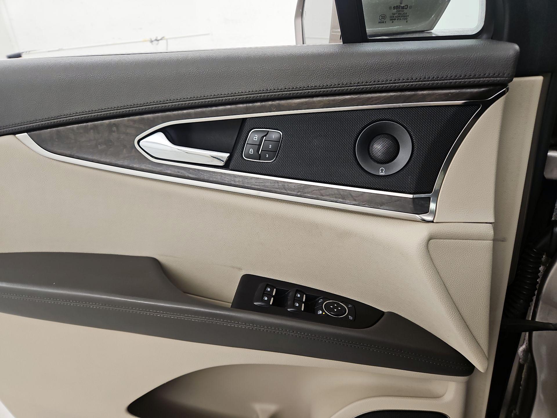 Thumbnail: 2019 Lincoln Nautilus - 12