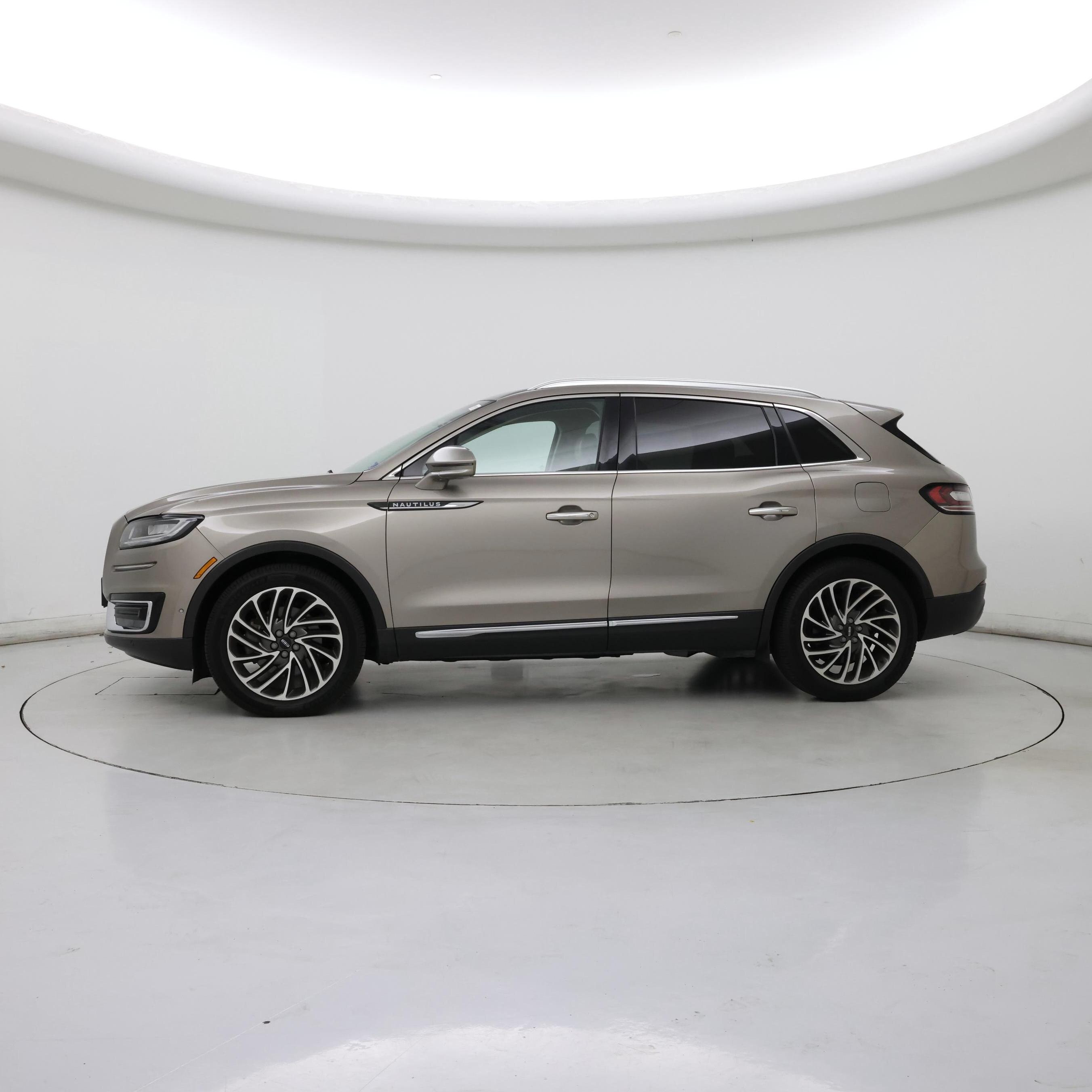 Thumbnail: 2019 Lincoln Nautilus - 3