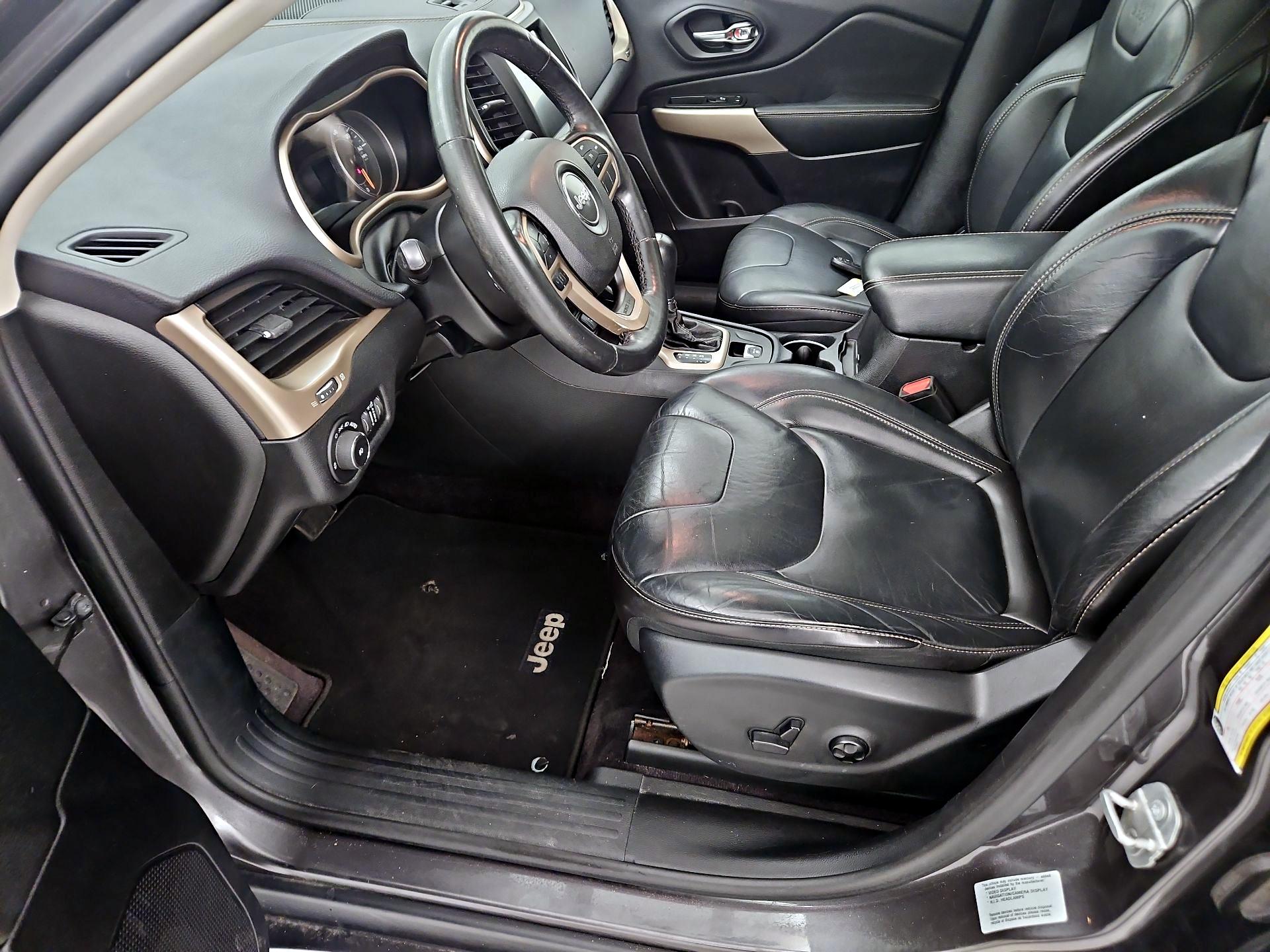 Thumbnail: 2017 Jeep Cherokee - 11