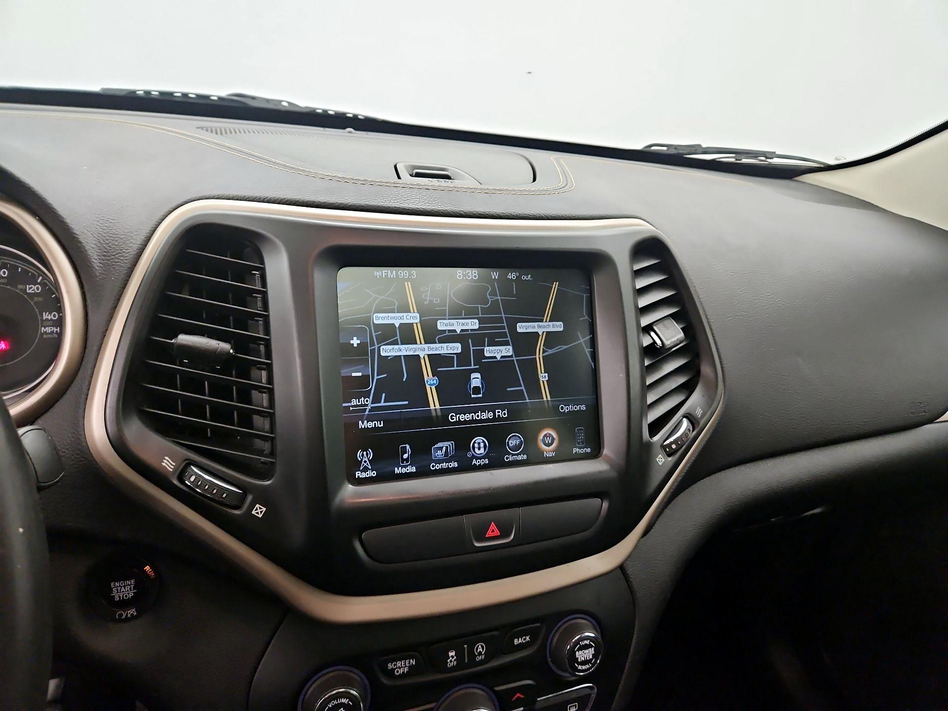 Thumbnail: 2017 Jeep Cherokee - 14