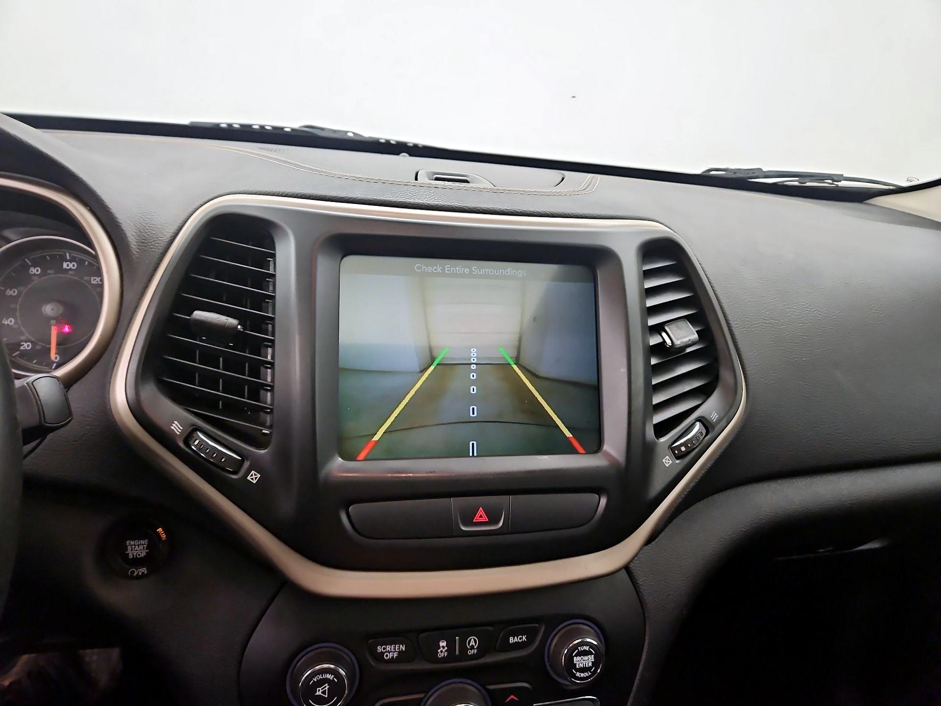 Thumbnail: 2017 Jeep Cherokee - 15