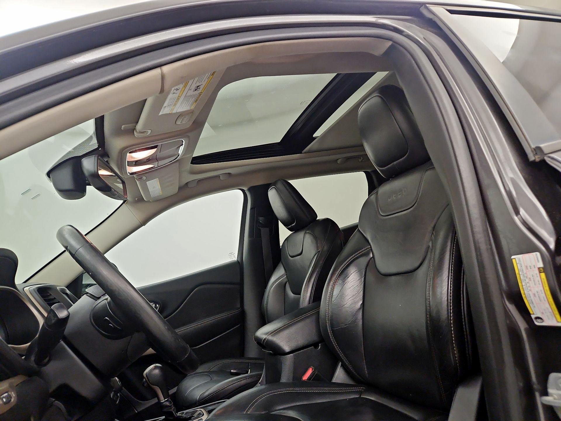 Thumbnail: 2017 Jeep Cherokee - 20