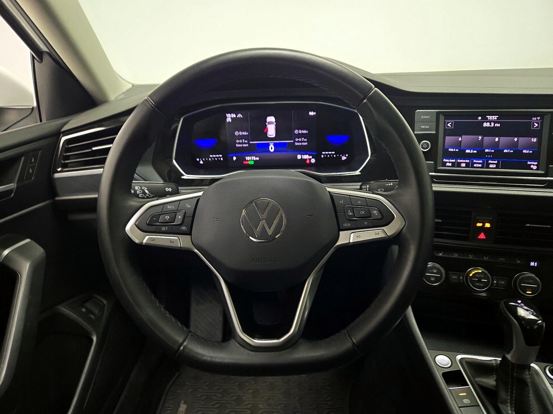 Thumbnail: 2023 Volkswagen Jetta - 10