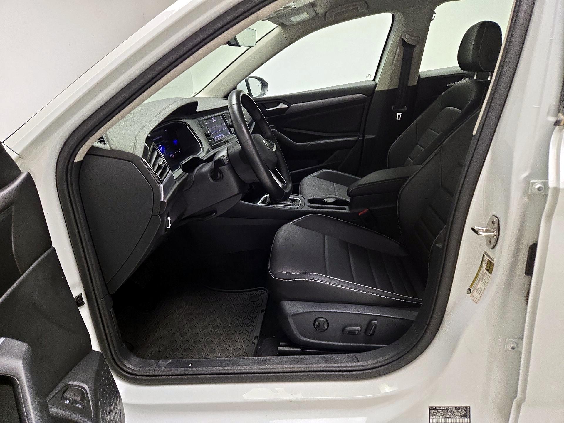 Thumbnail: 2023 Volkswagen Jetta - 11