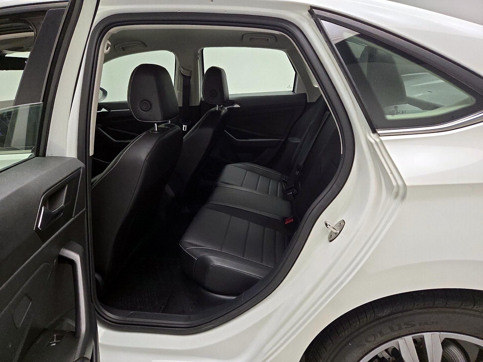 Thumbnail: 2023 Volkswagen Jetta - 19