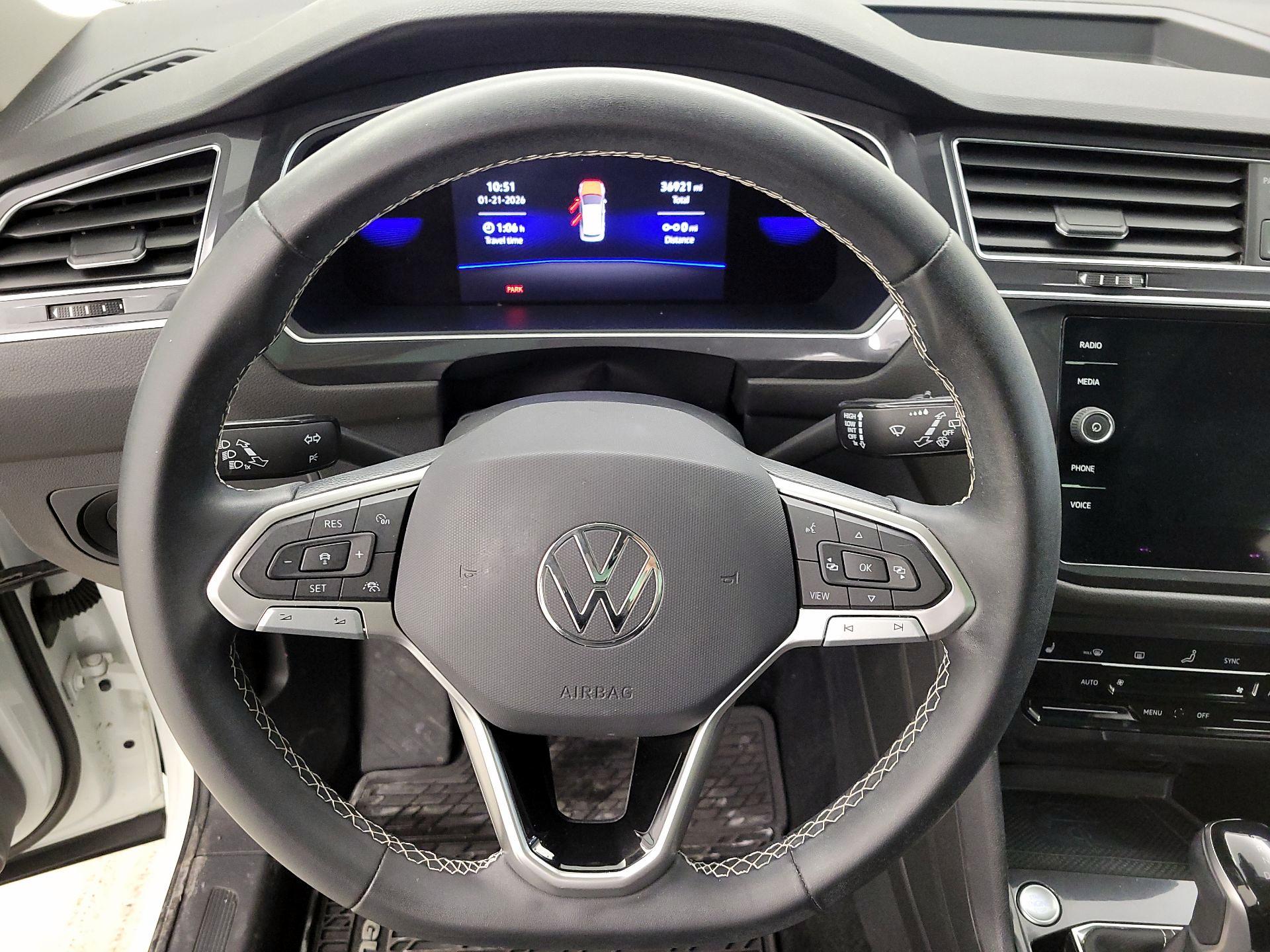 Thumbnail: 2022 Volkswagen Tiguan - 10