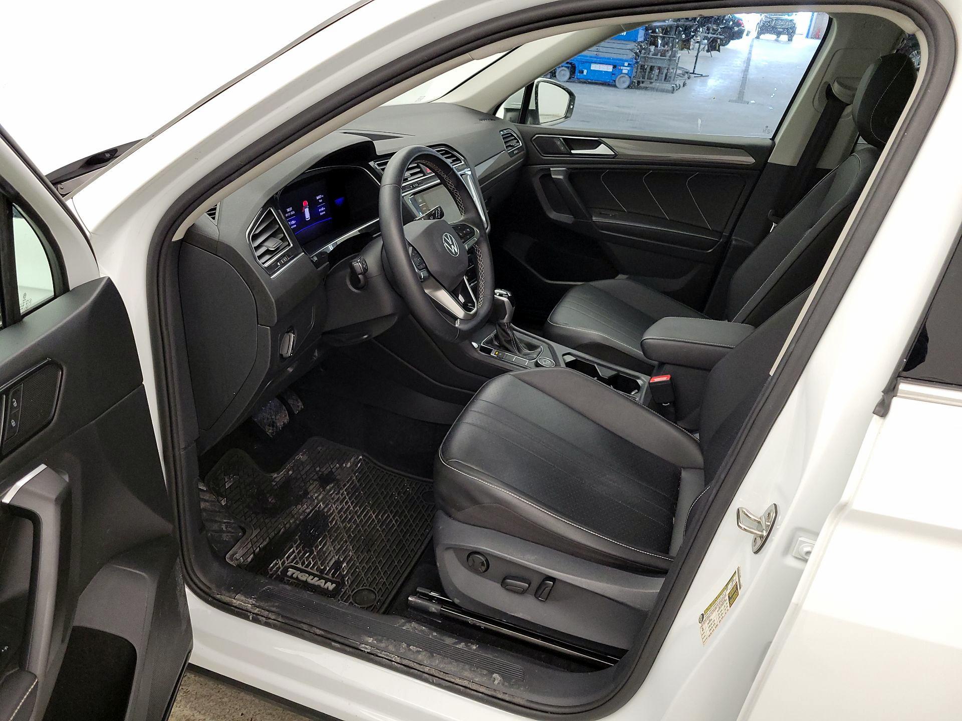 Thumbnail: 2022 Volkswagen Tiguan - 11