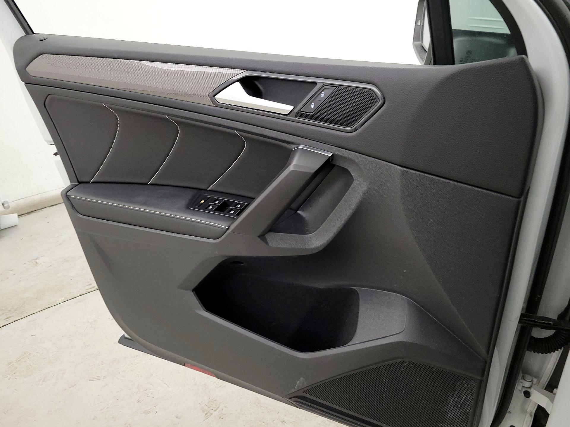 Thumbnail: 2022 Volkswagen Tiguan - 12