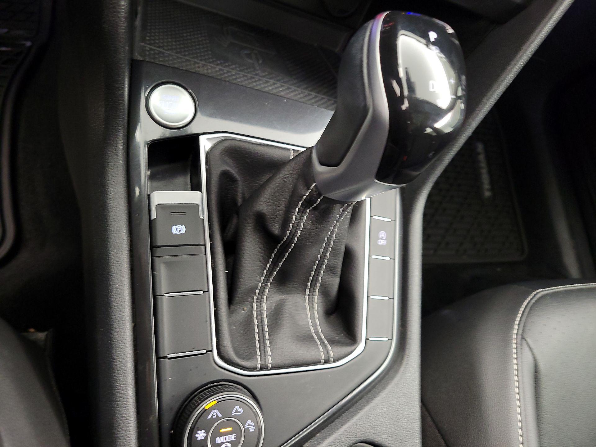 Thumbnail: 2022 Volkswagen Tiguan - 17