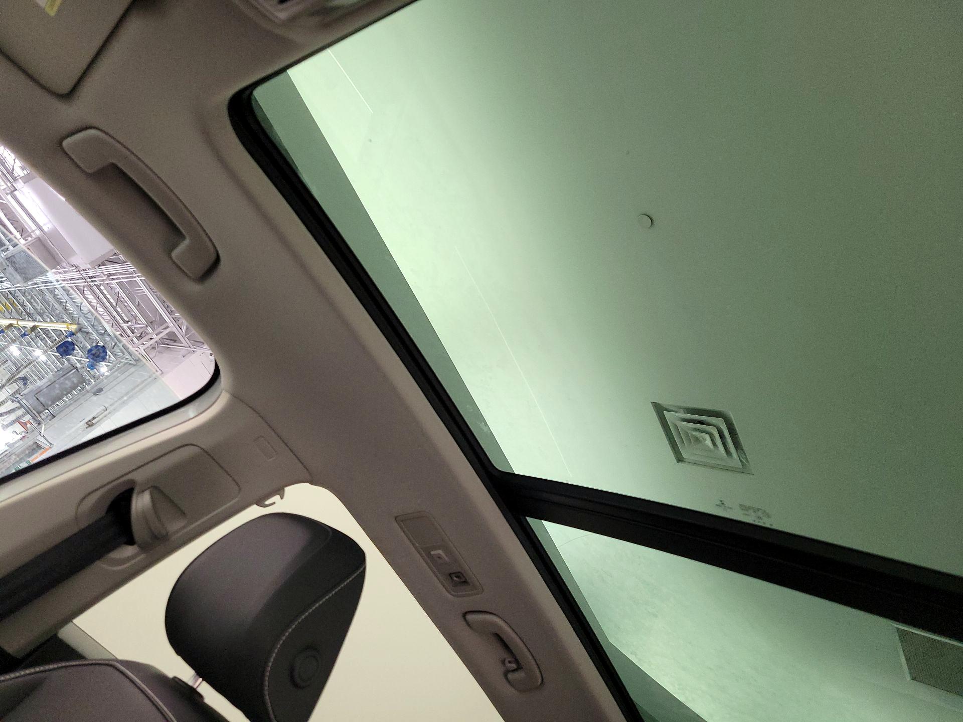 Thumbnail: 2022 Volkswagen Tiguan - 19