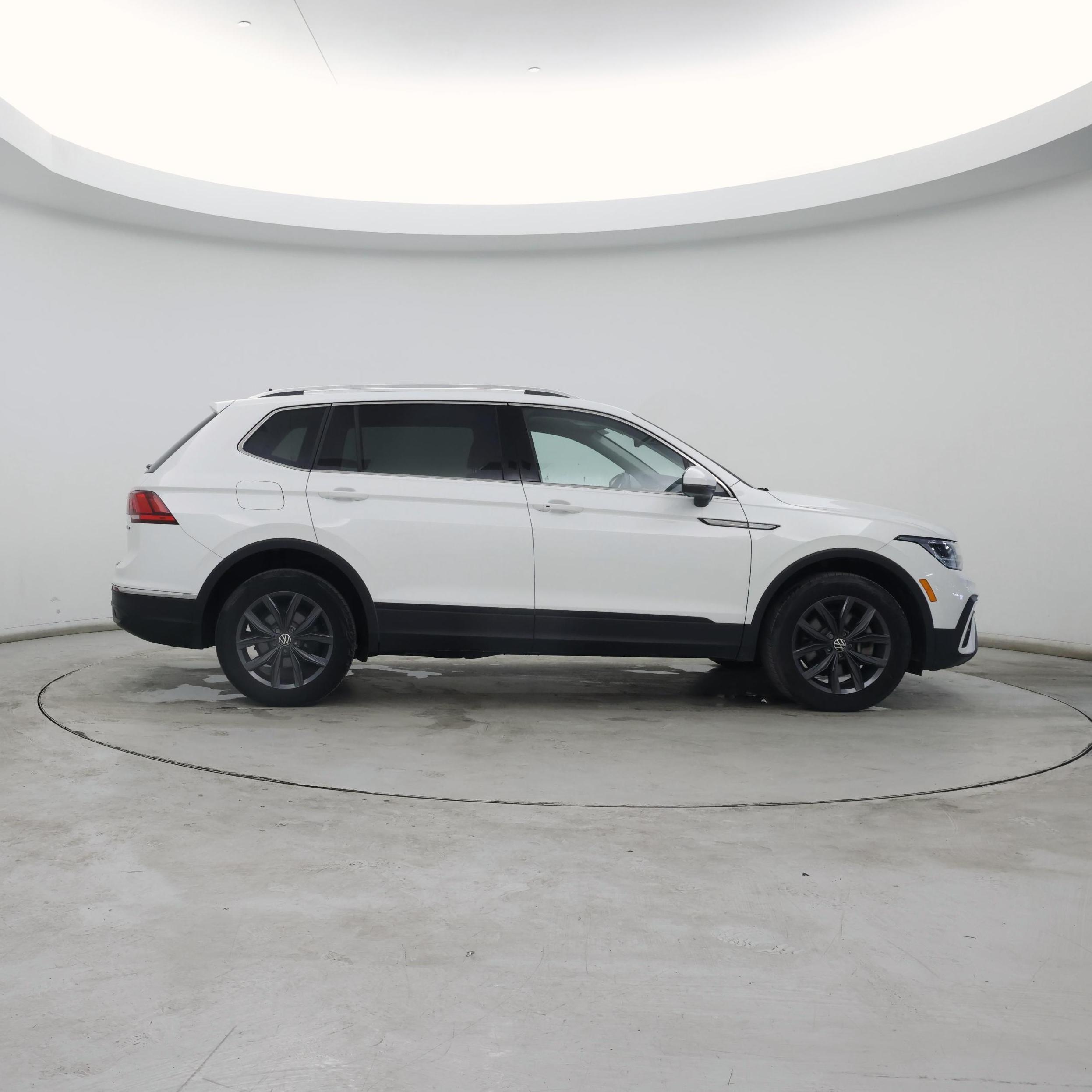 Thumbnail: 2022 Volkswagen Tiguan - 7