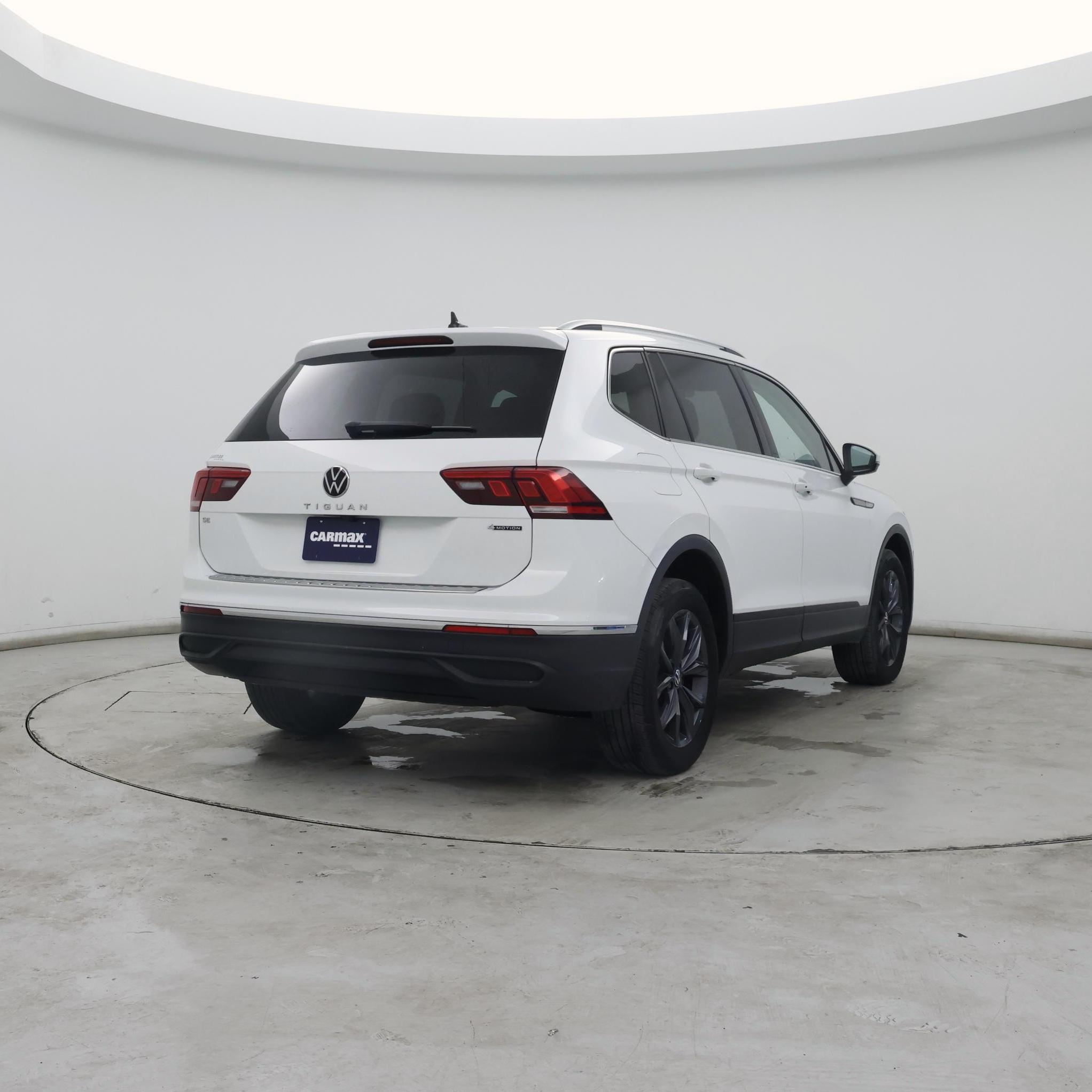 Thumbnail: 2022 Volkswagen Tiguan - 8