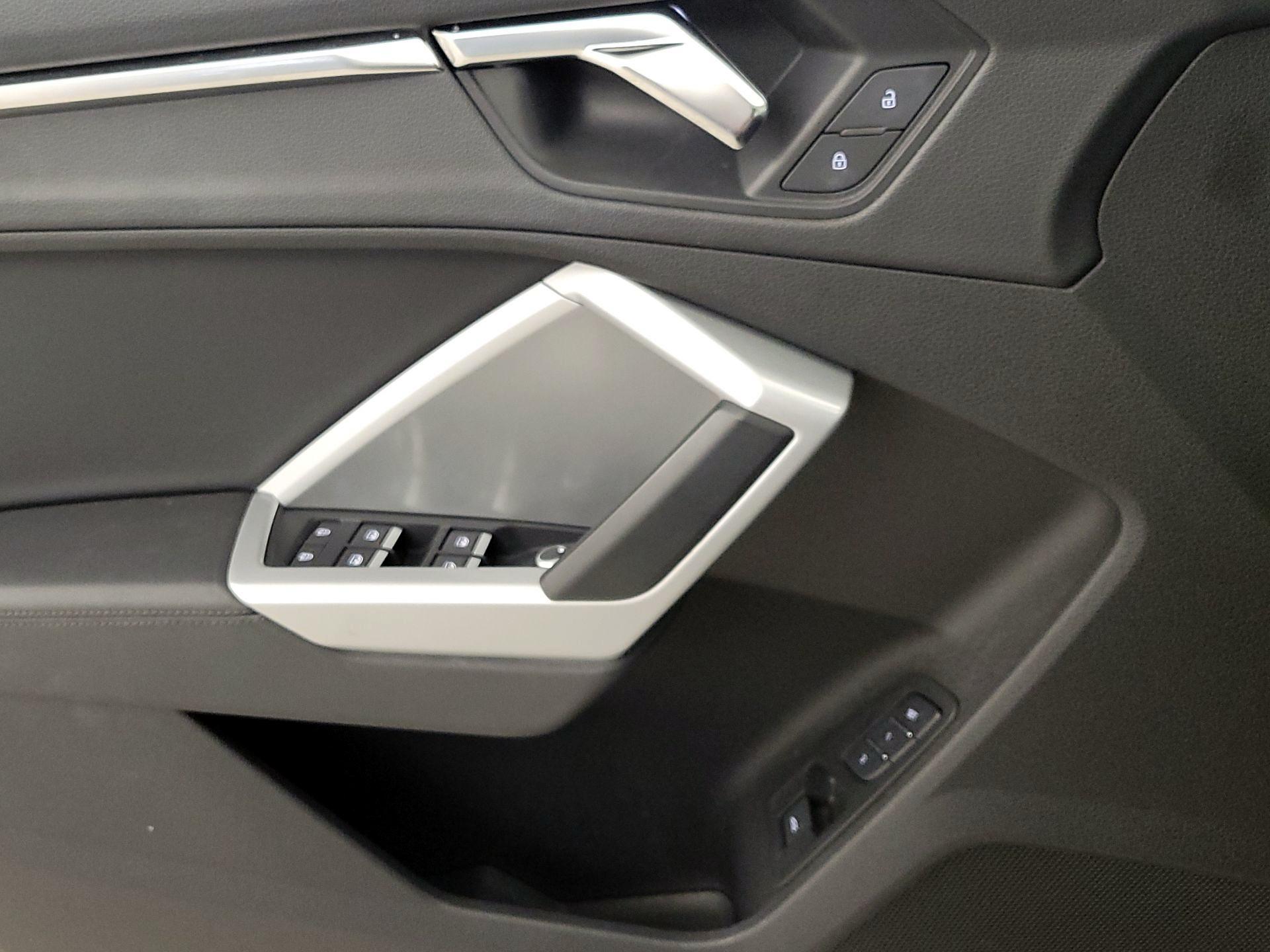 Thumbnail: 2023 Audi Q3 - 12