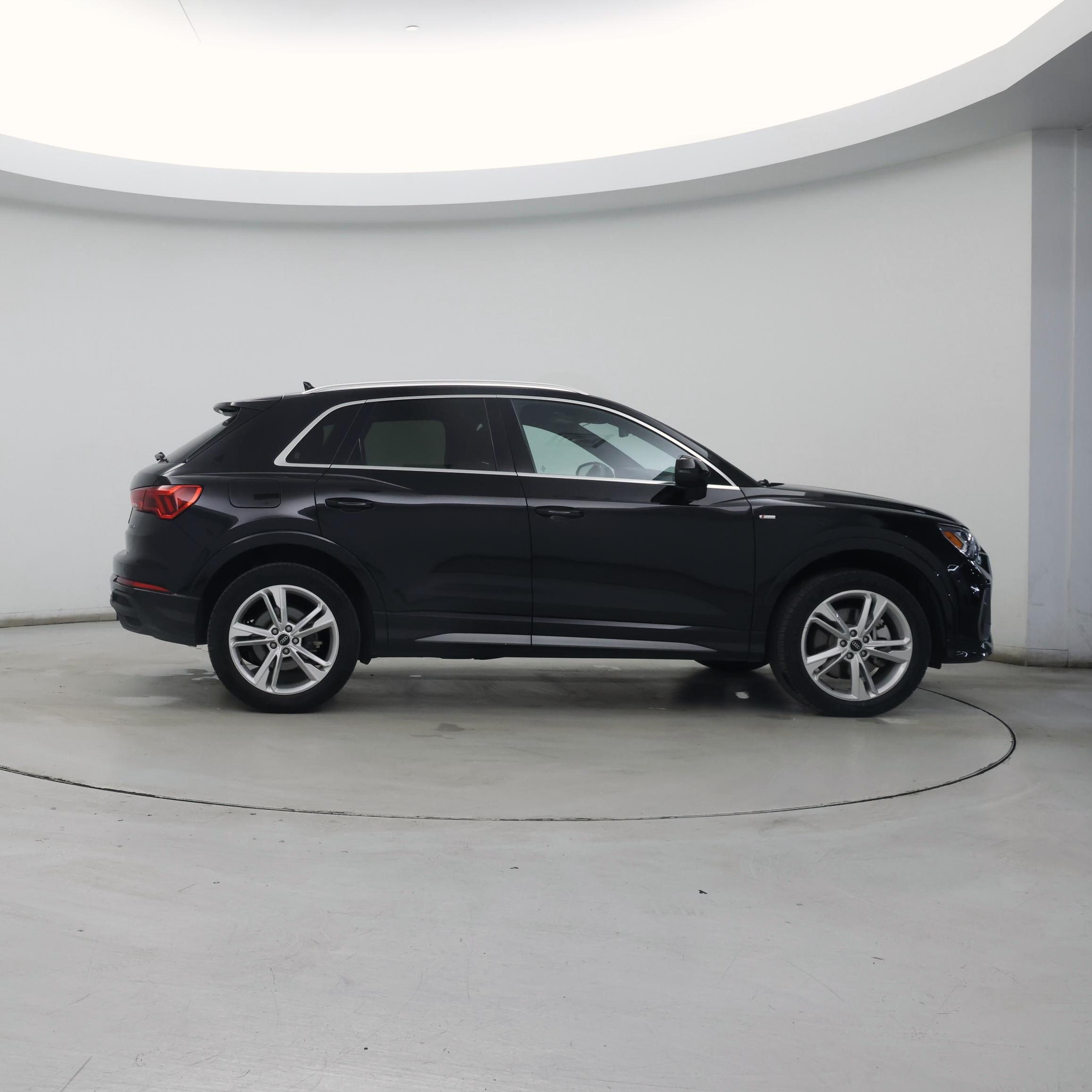 Thumbnail: 2023 Audi Q3 - 7