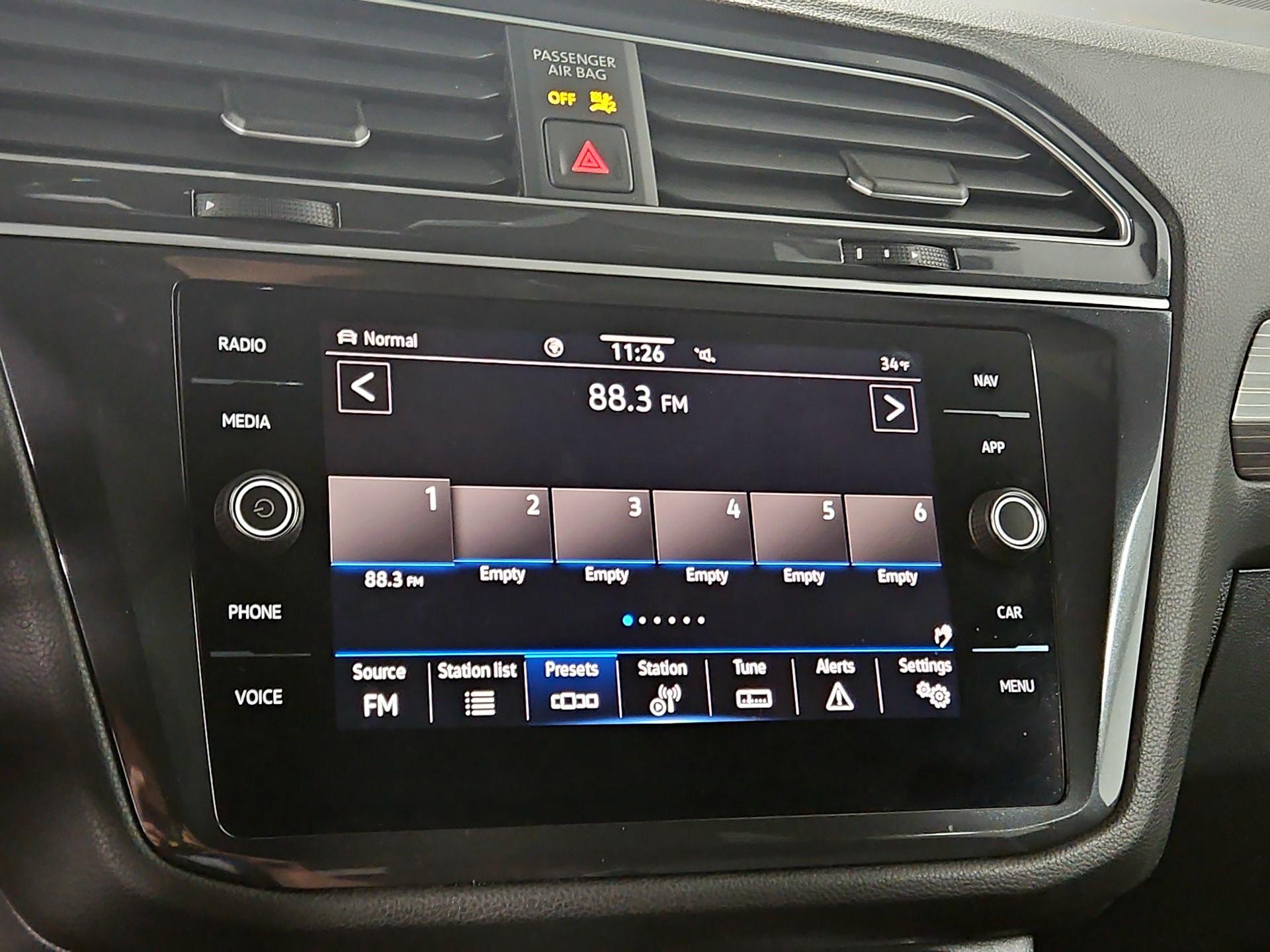 Thumbnail: 2023 Volkswagen Tiguan - 16