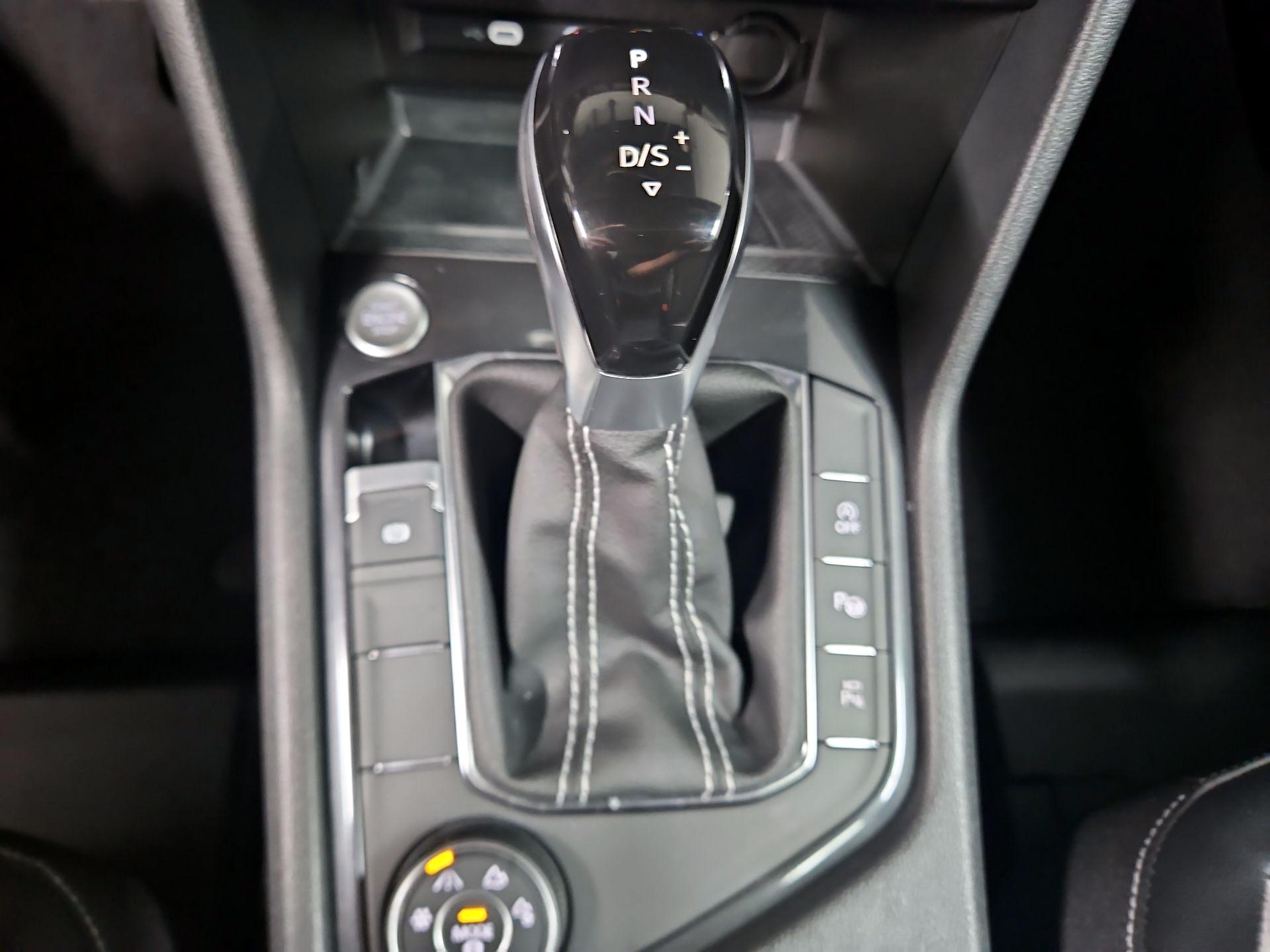 Thumbnail: 2023 Volkswagen Tiguan - 18