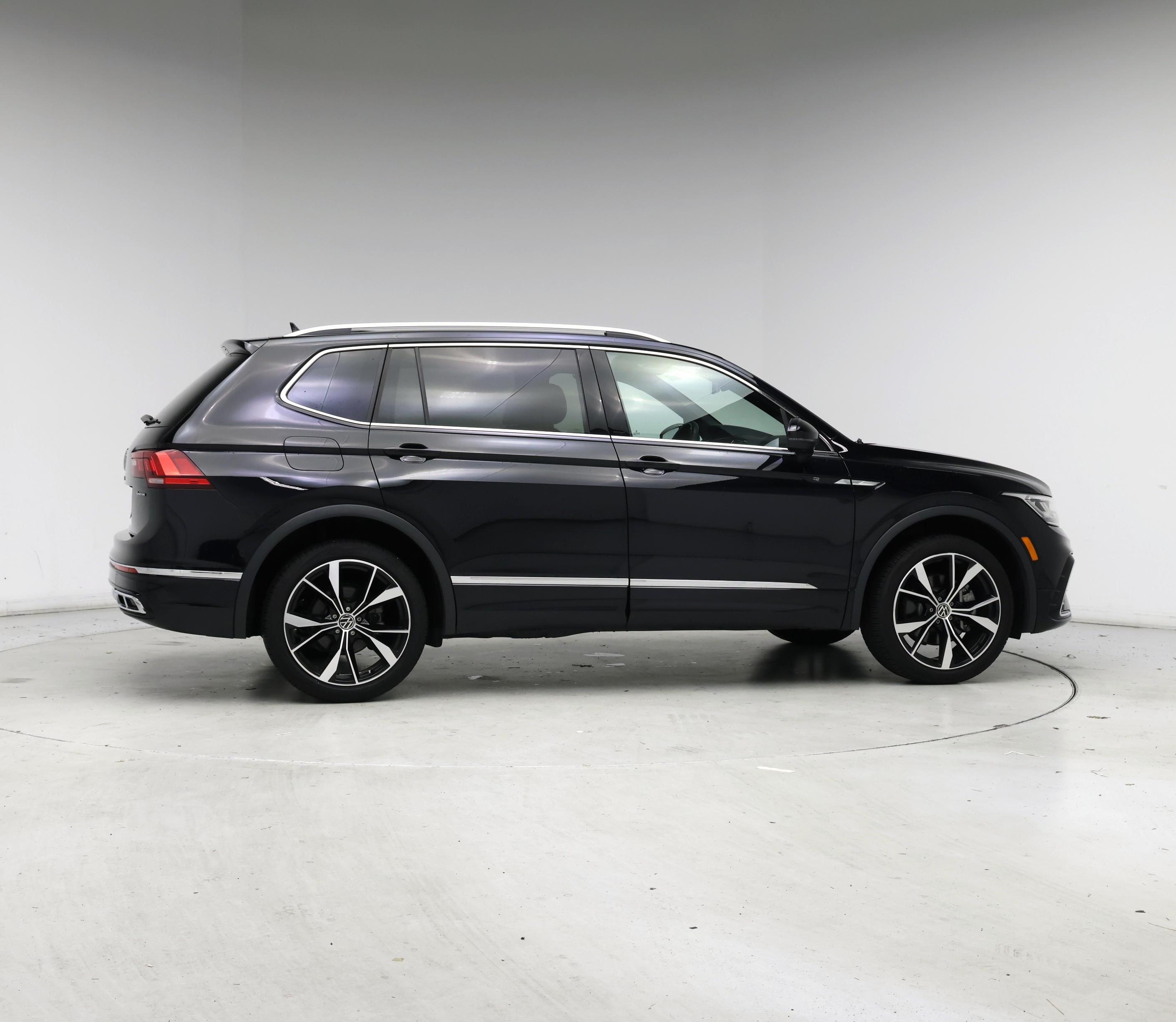 Thumbnail: 2023 Volkswagen Tiguan - 7