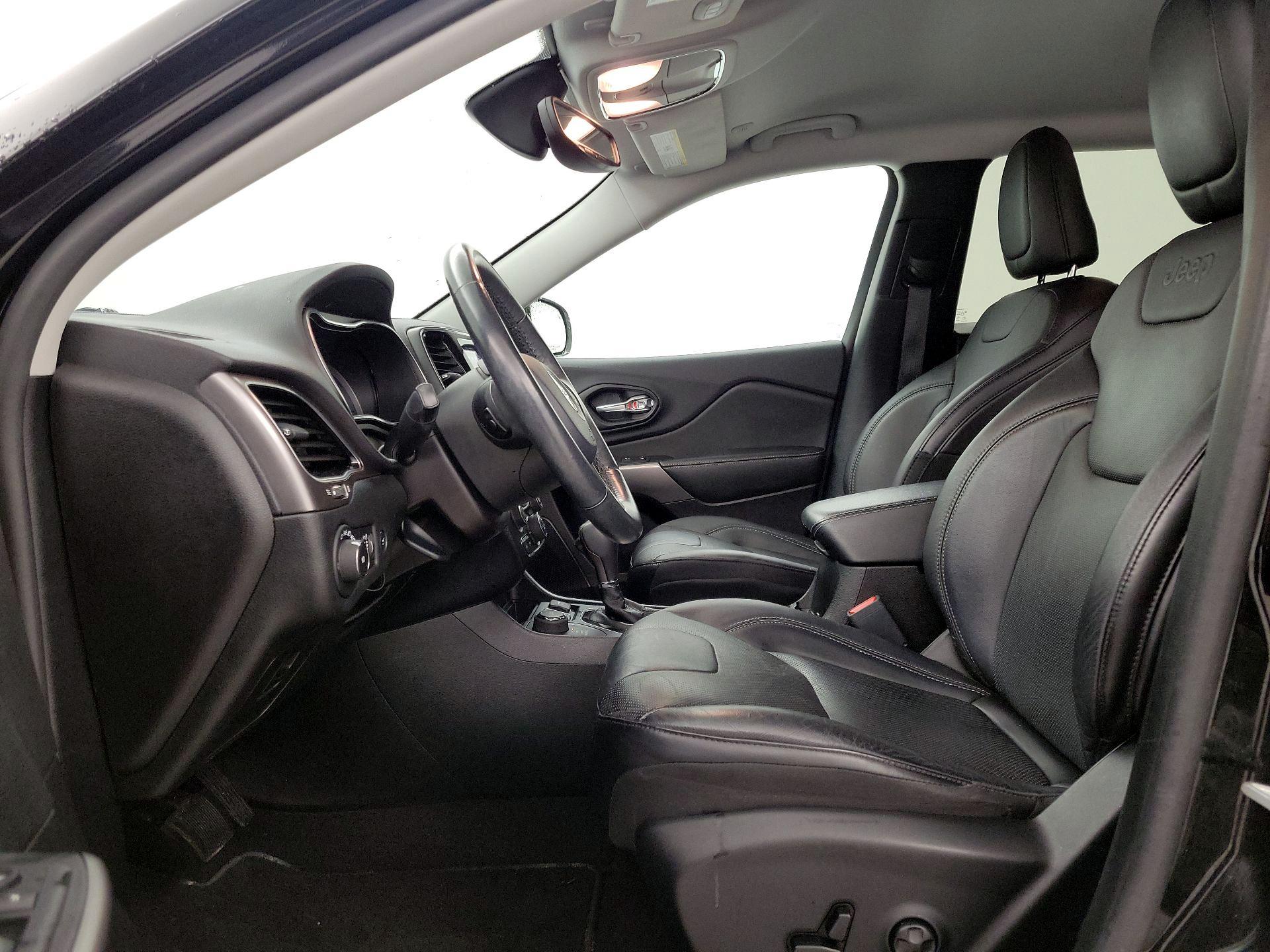 Thumbnail: 2020 Jeep Cherokee - 11