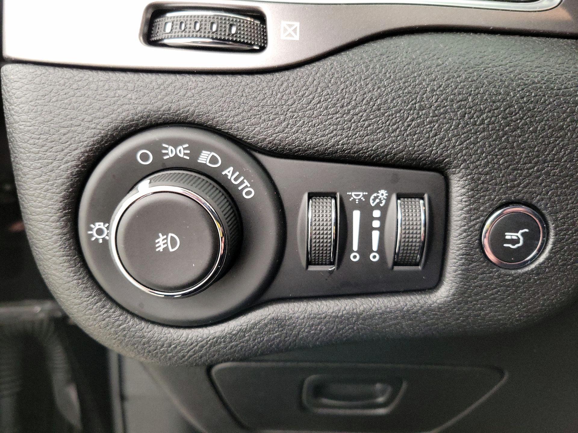 Thumbnail: 2020 Jeep Cherokee - 13