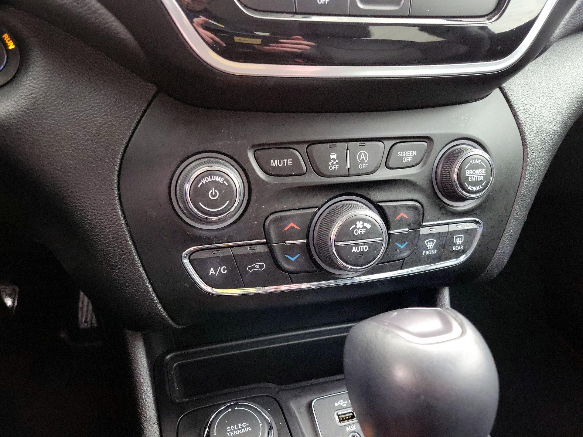 Thumbnail: 2020 Jeep Cherokee - 16