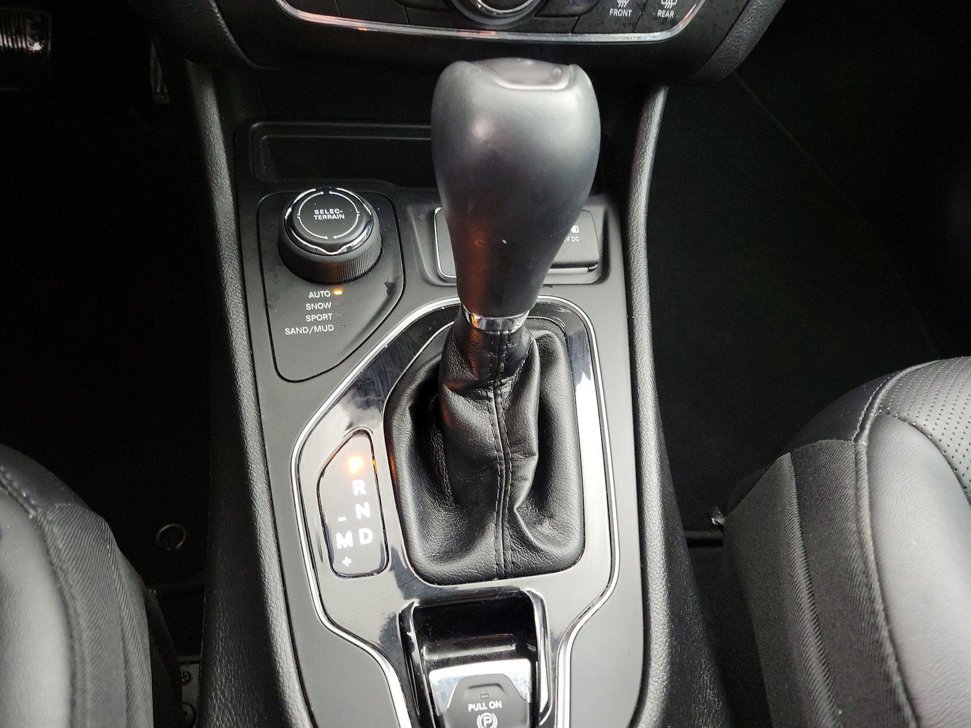 Thumbnail: 2020 Jeep Cherokee - 17