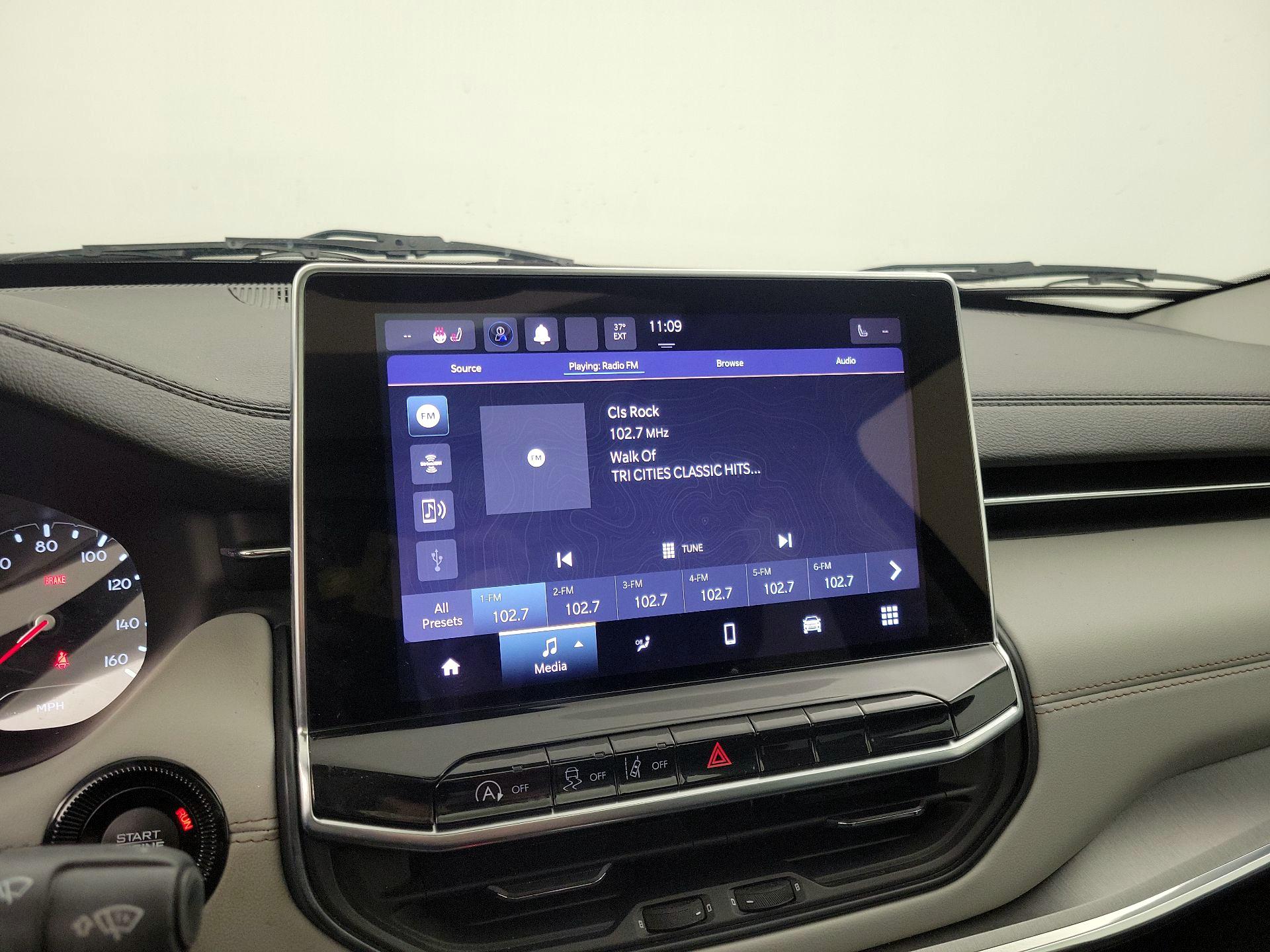 Thumbnail: 2022 Jeep Compass - 15