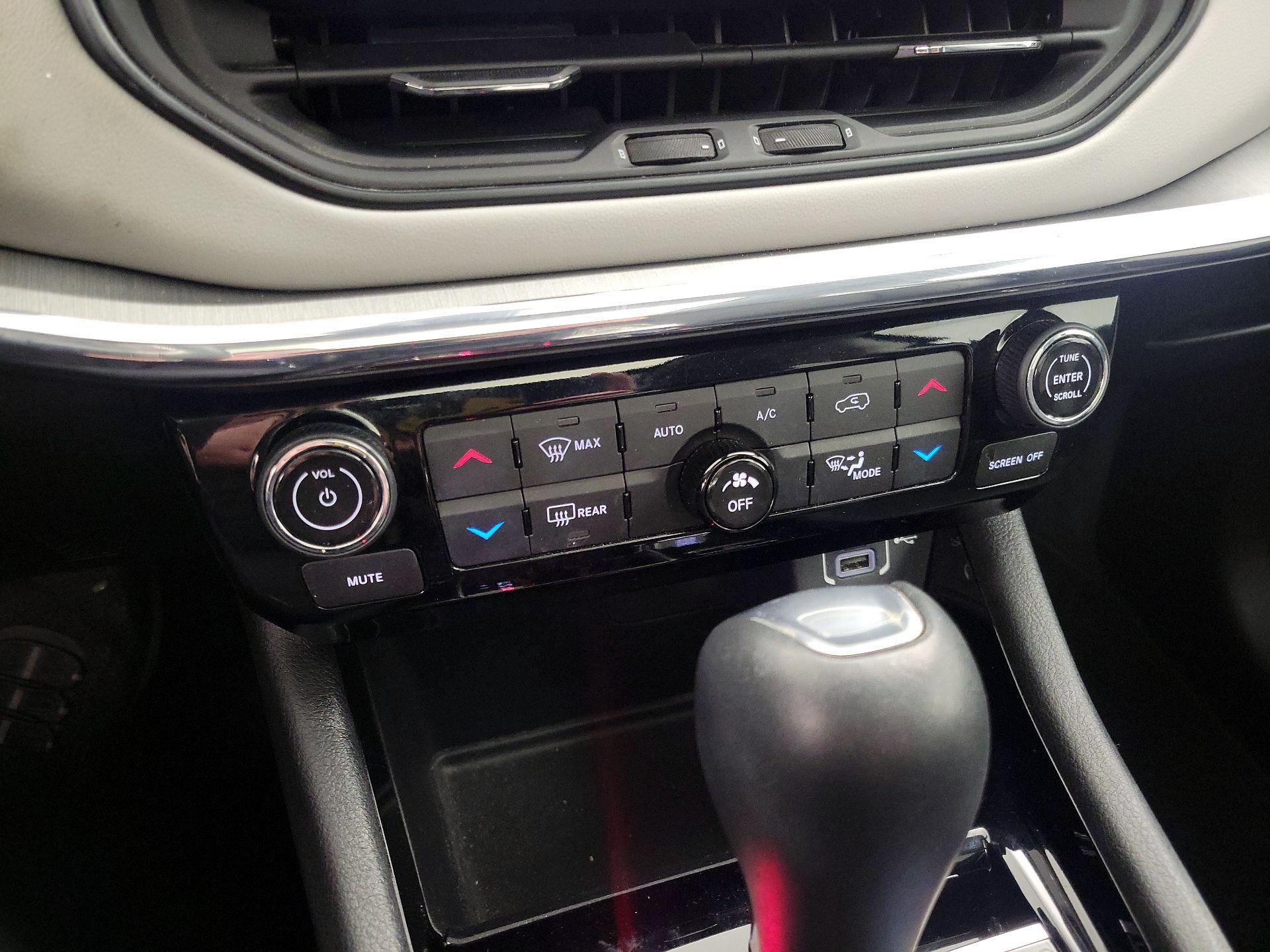 Thumbnail: 2022 Jeep Compass - 16