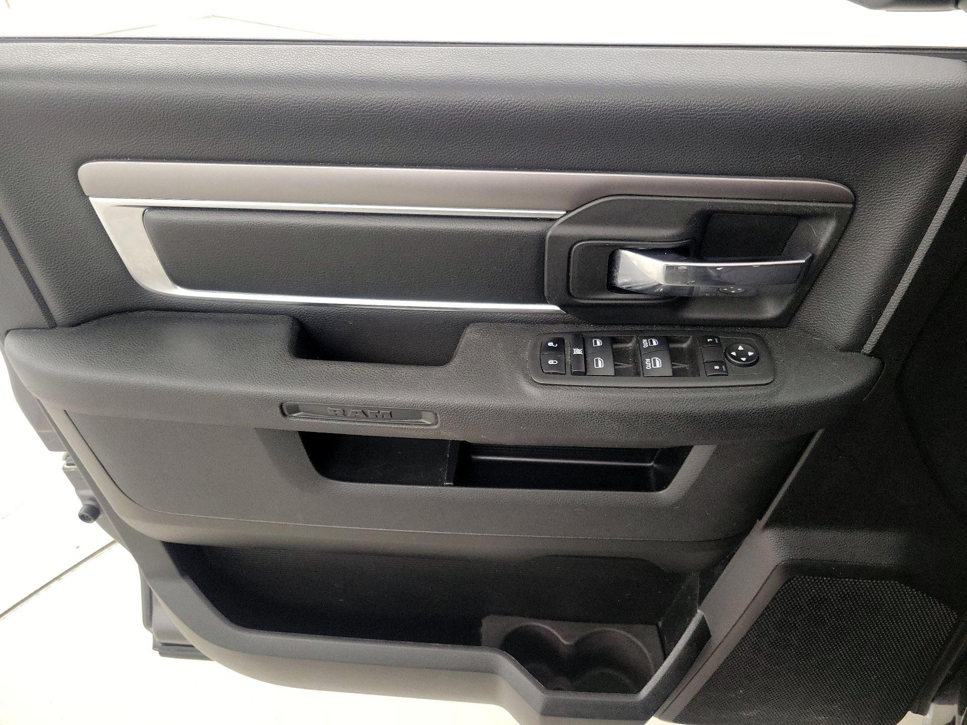 Thumbnail: 2022 RAM 1500 Classic - 12