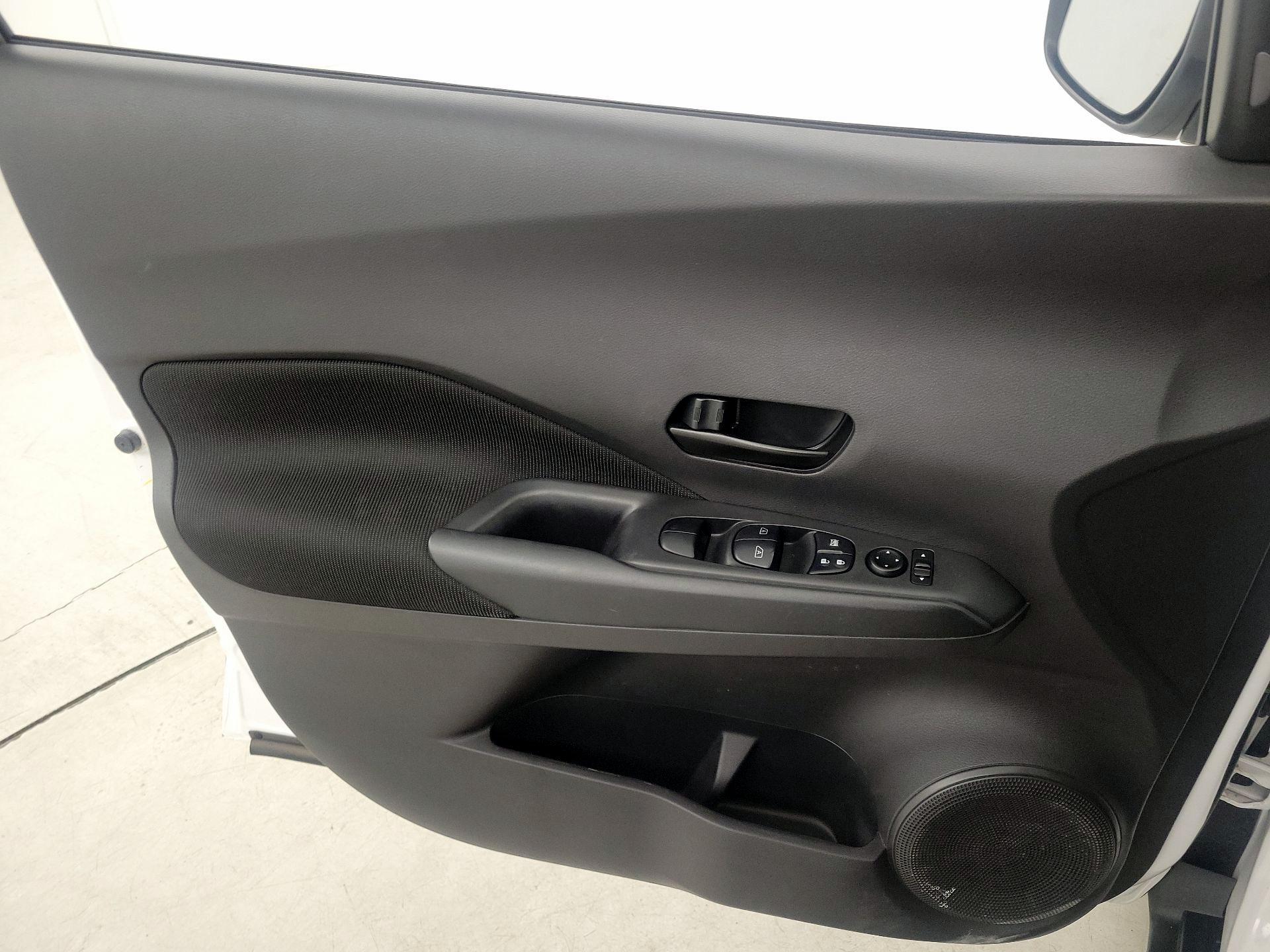 Thumbnail: 2021 Nissan Kicks - 12