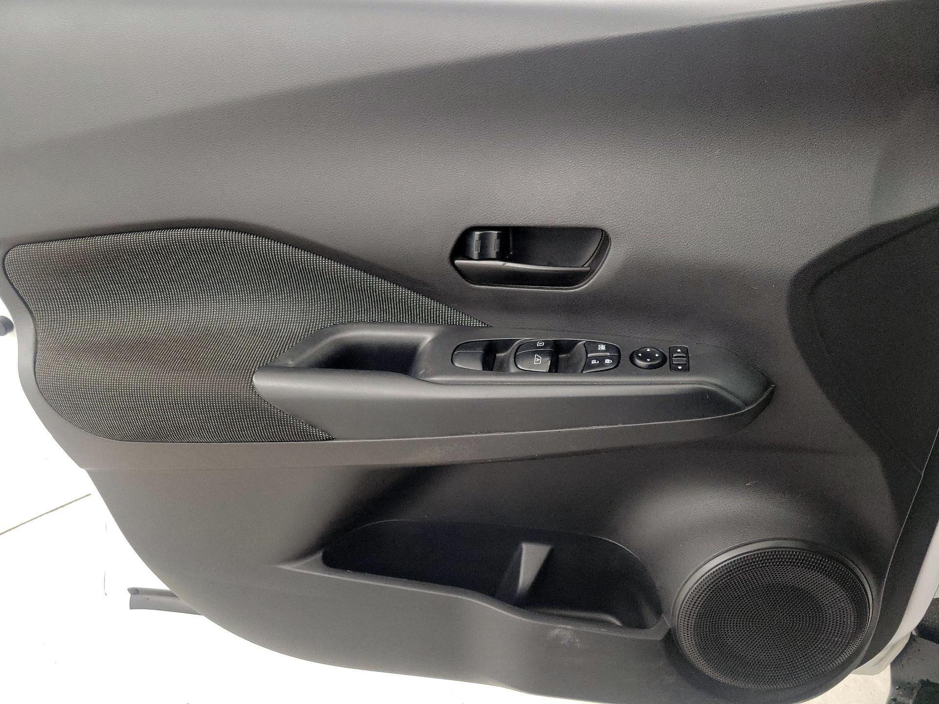 Thumbnail: 2020 Nissan Kicks - 12