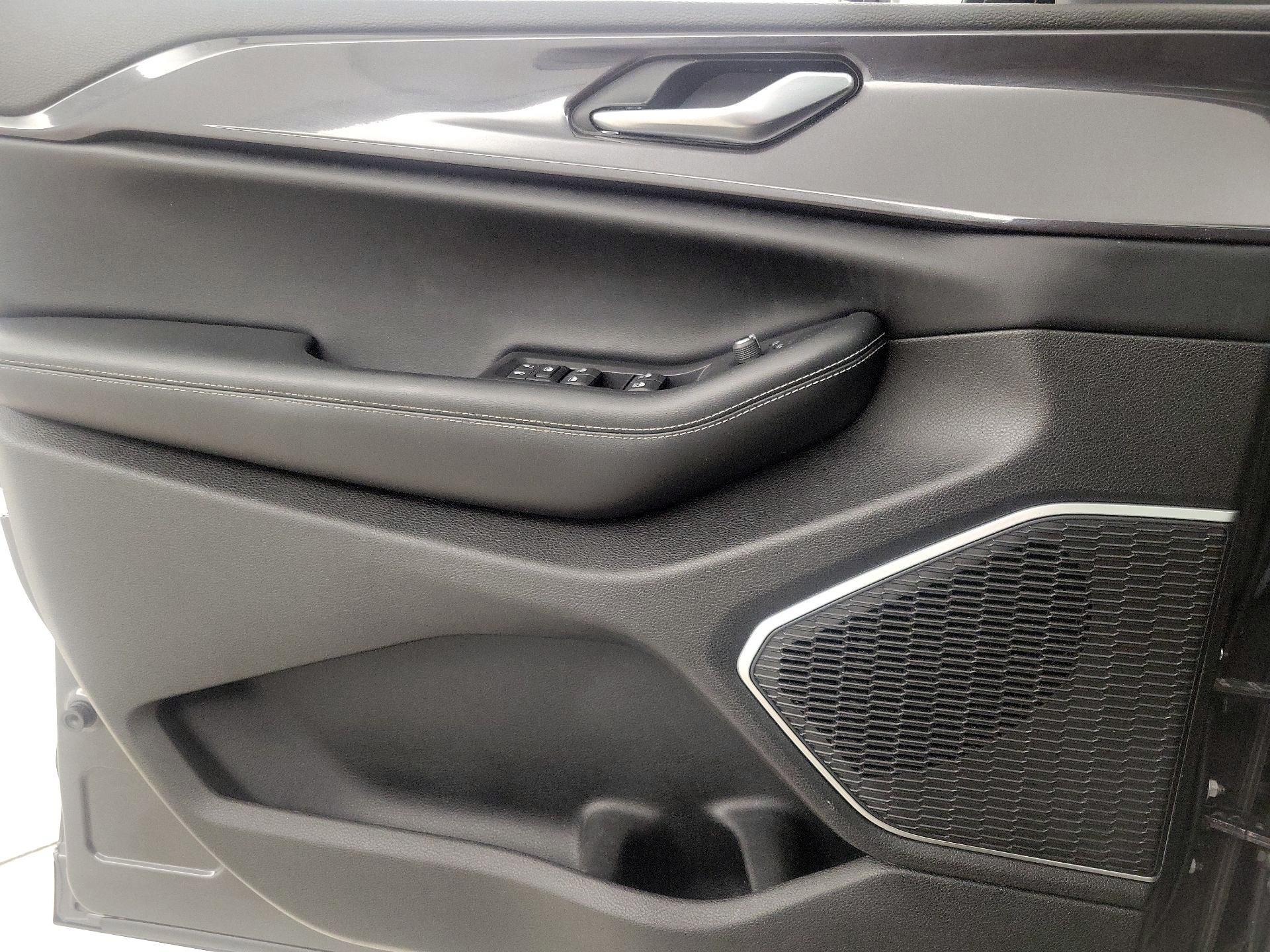 Thumbnail: 2022 Jeep Grand Cherokee - 12