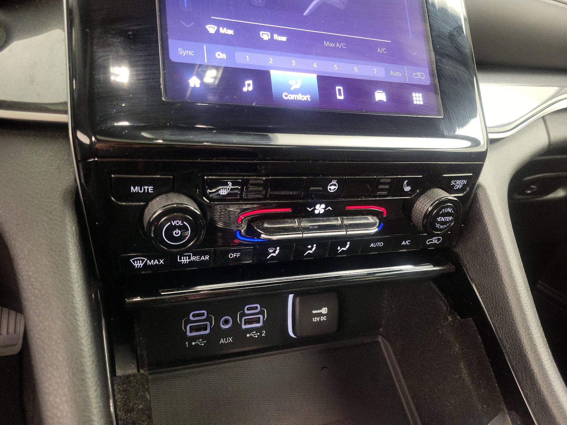 Thumbnail: 2022 Jeep Grand Cherokee - 16