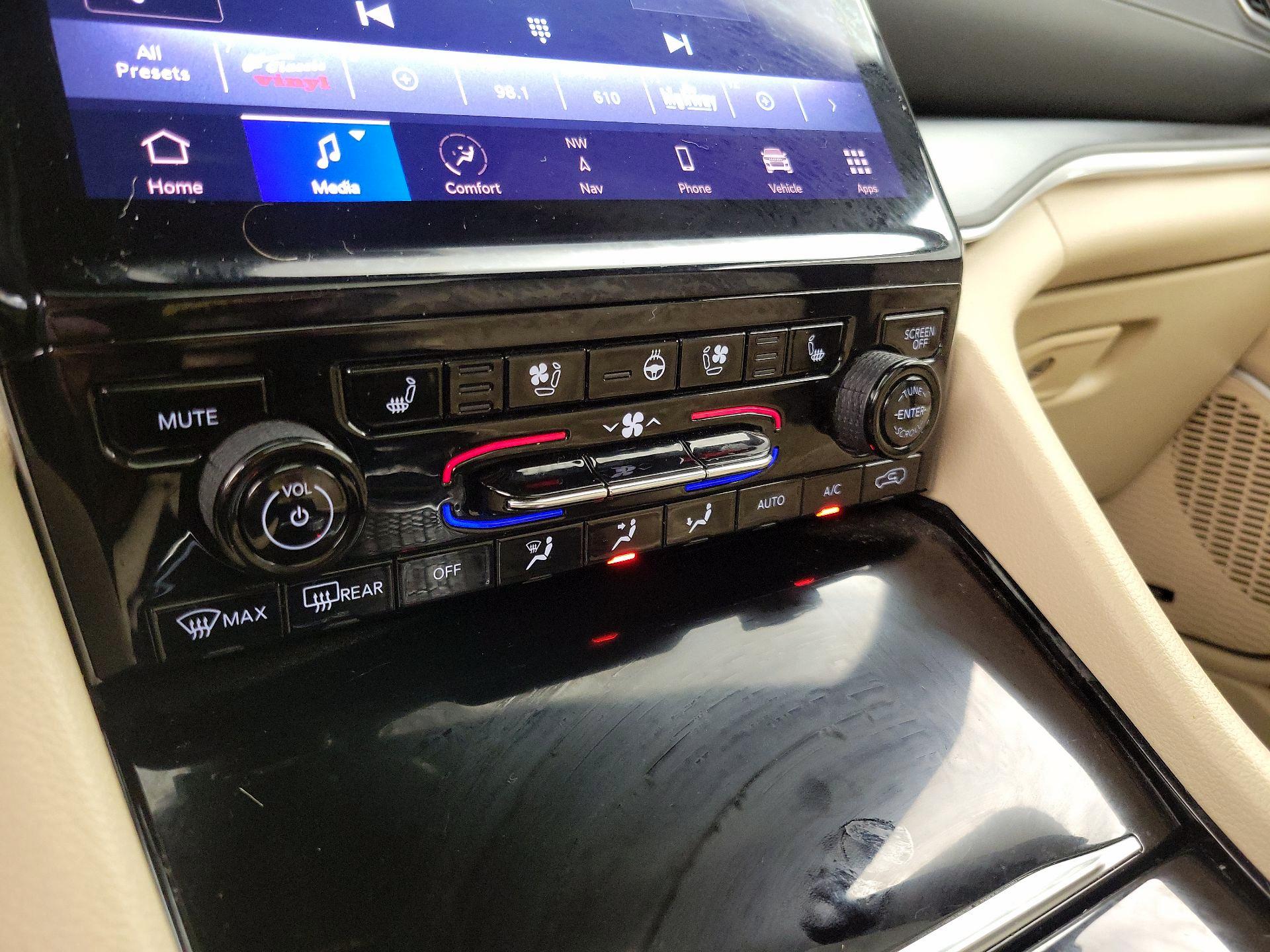 Thumbnail: 2023 Jeep Grand Cherokee L - 17